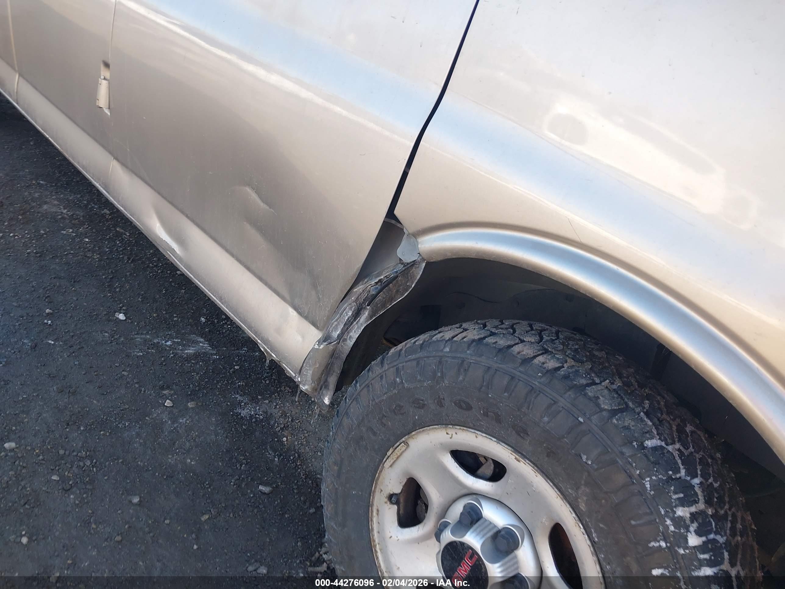 GMC SAVANA image 6