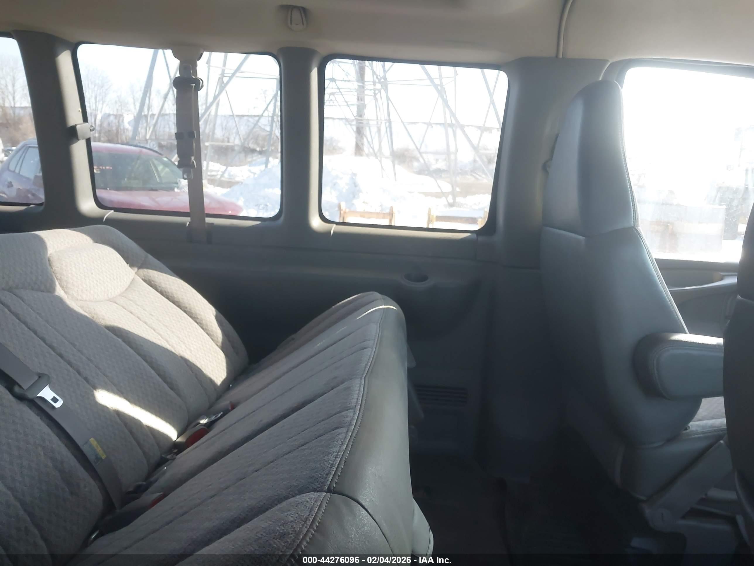GMC SAVANA image 8