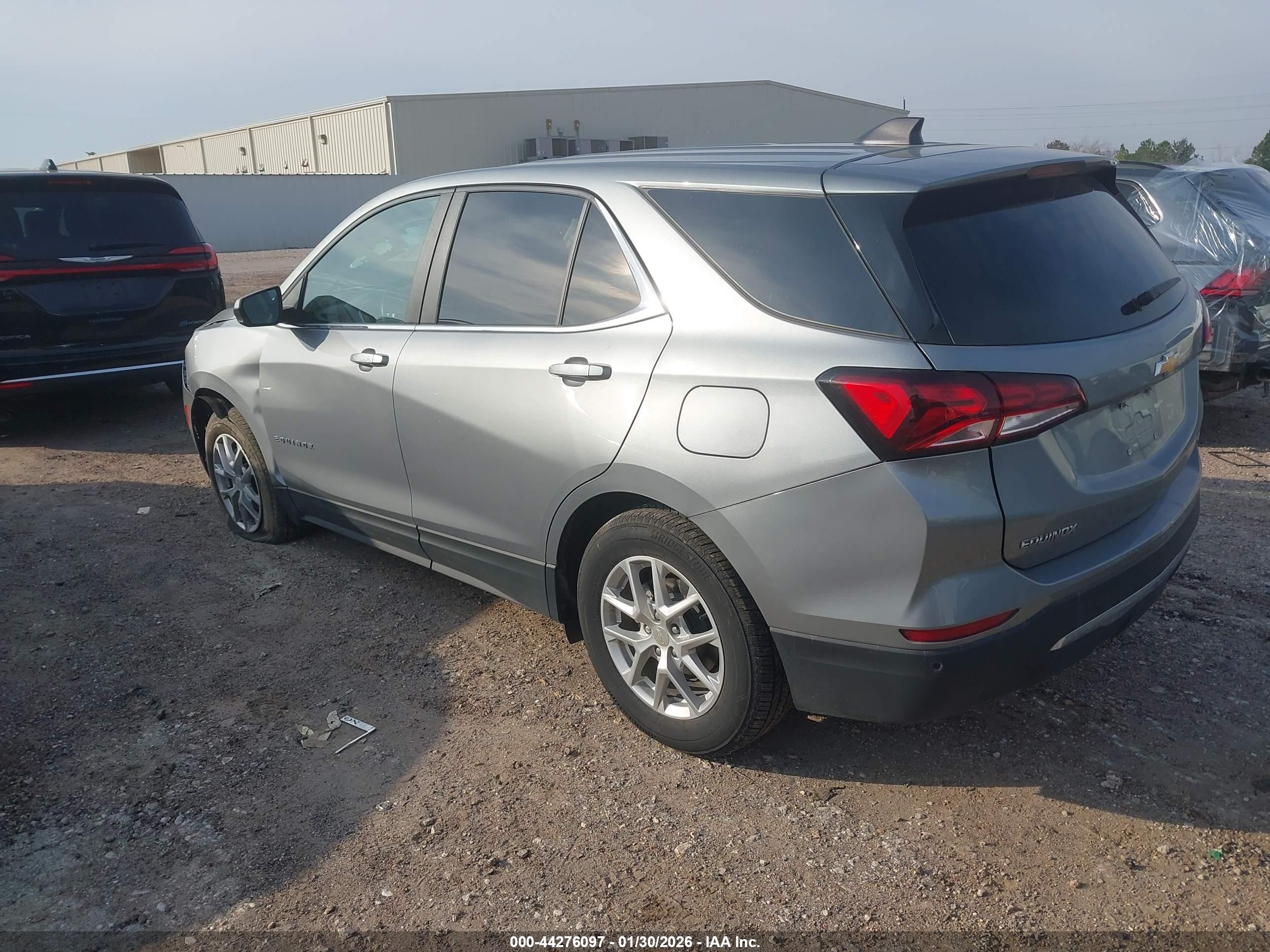 CHEVROLET EQUINOX image 3
