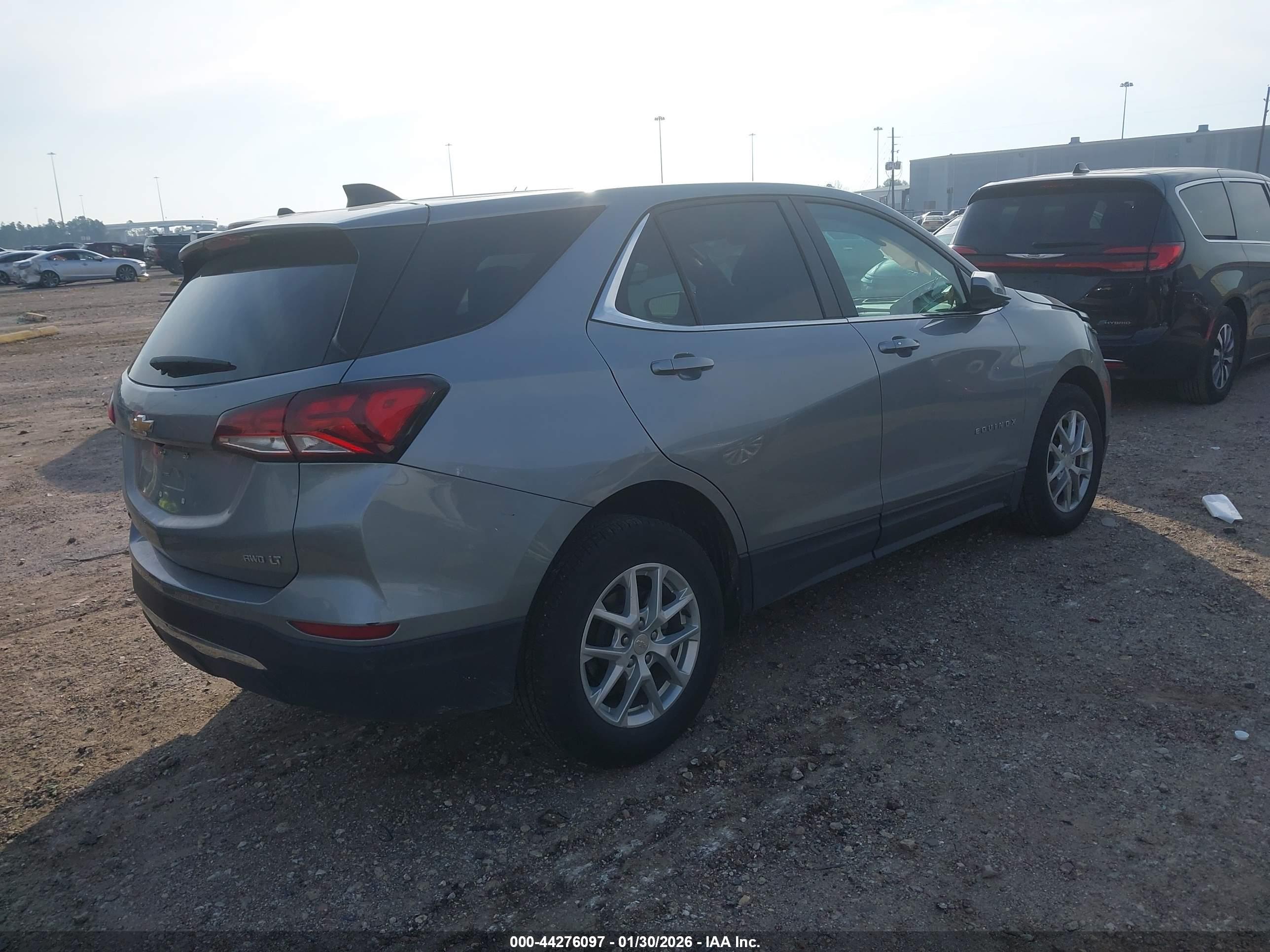 CHEVROLET EQUINOX image 4