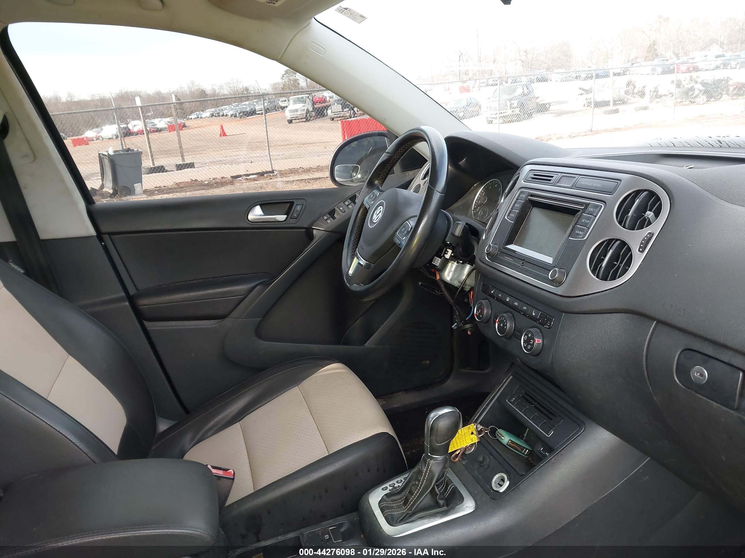 VOLKSWAGEN TIGUAN image 5