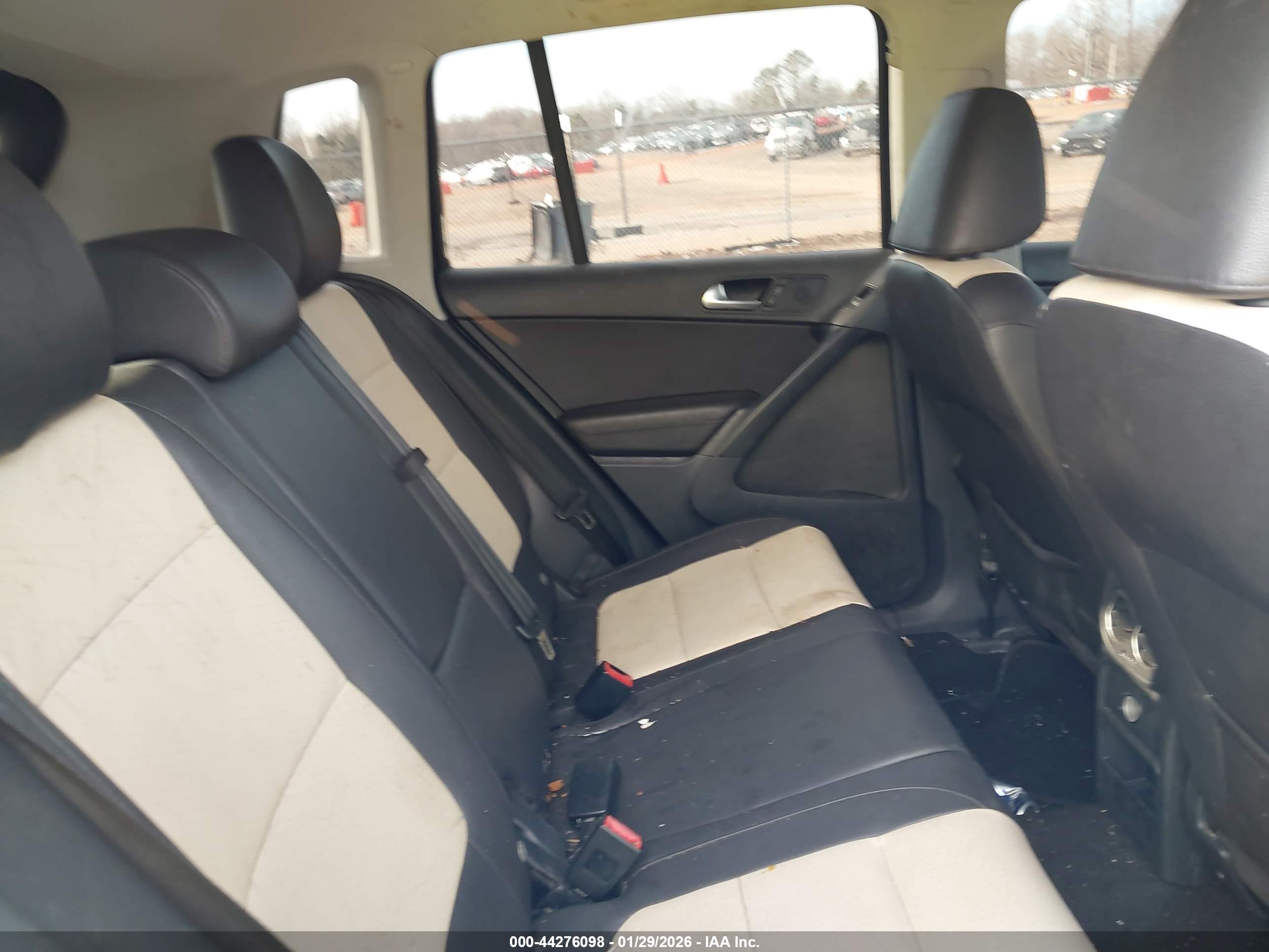 VOLKSWAGEN TIGUAN image 8