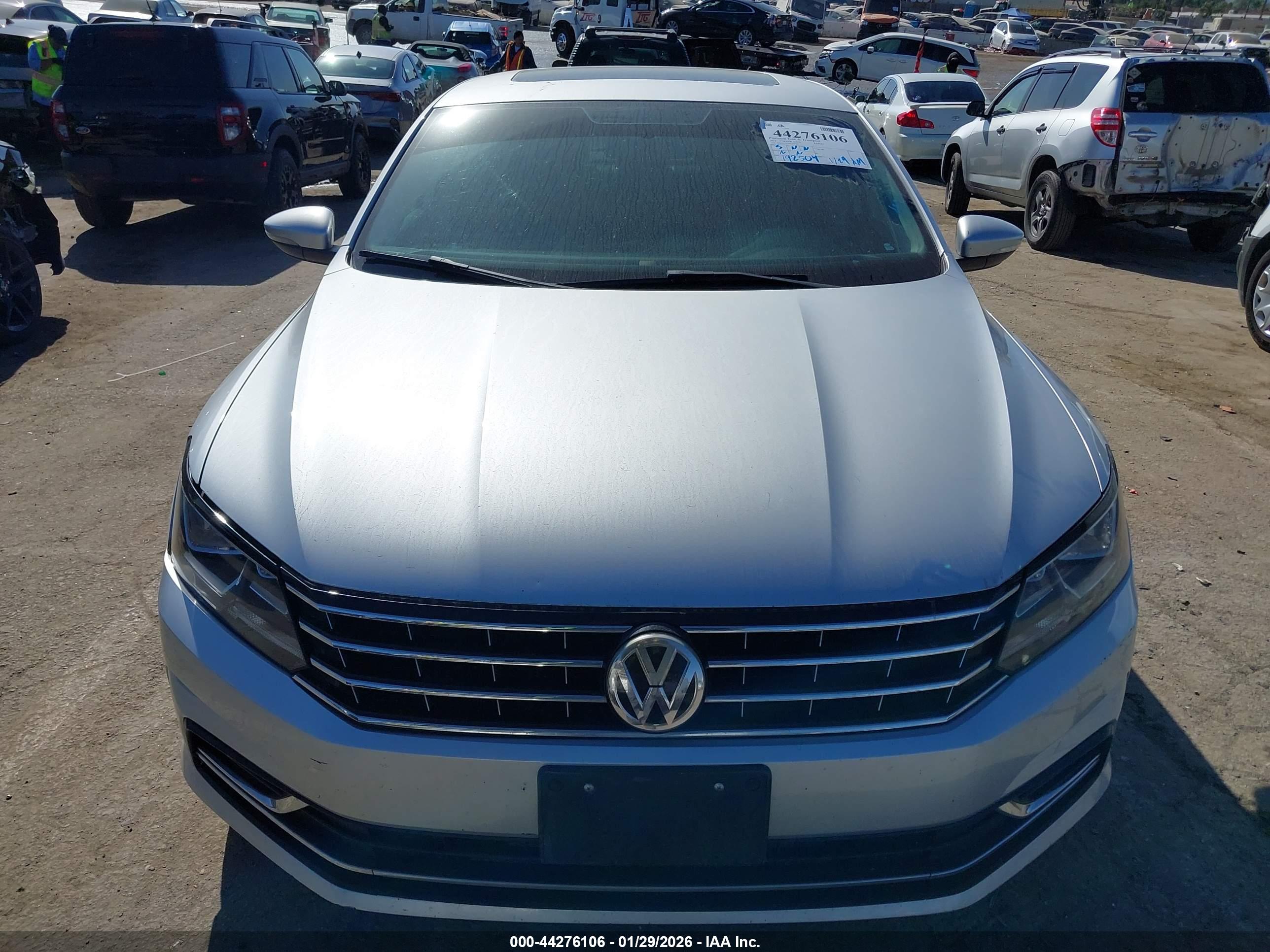 VOLKSWAGEN PASSAT image 6