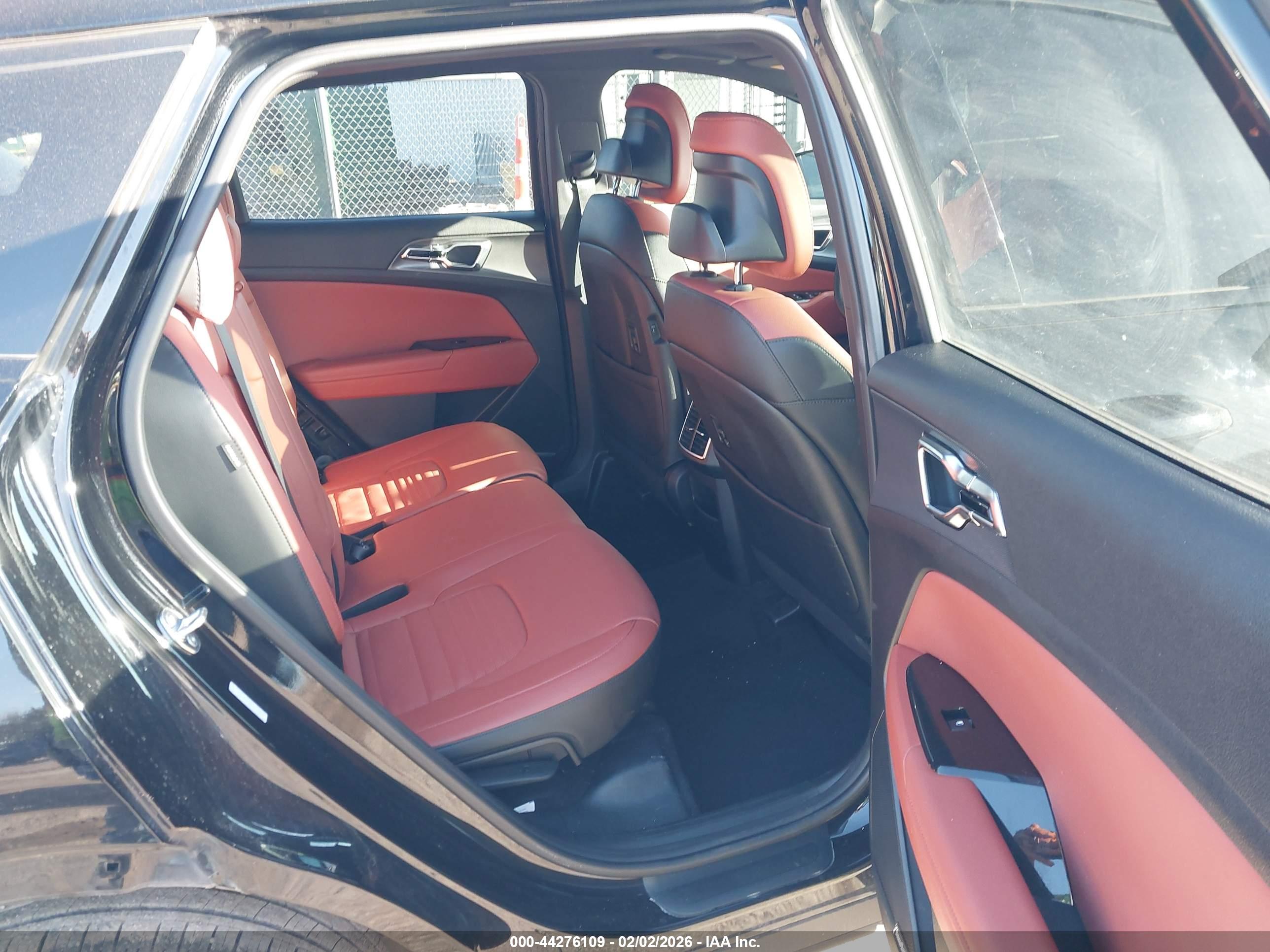 KIA SPORTAGE image 8