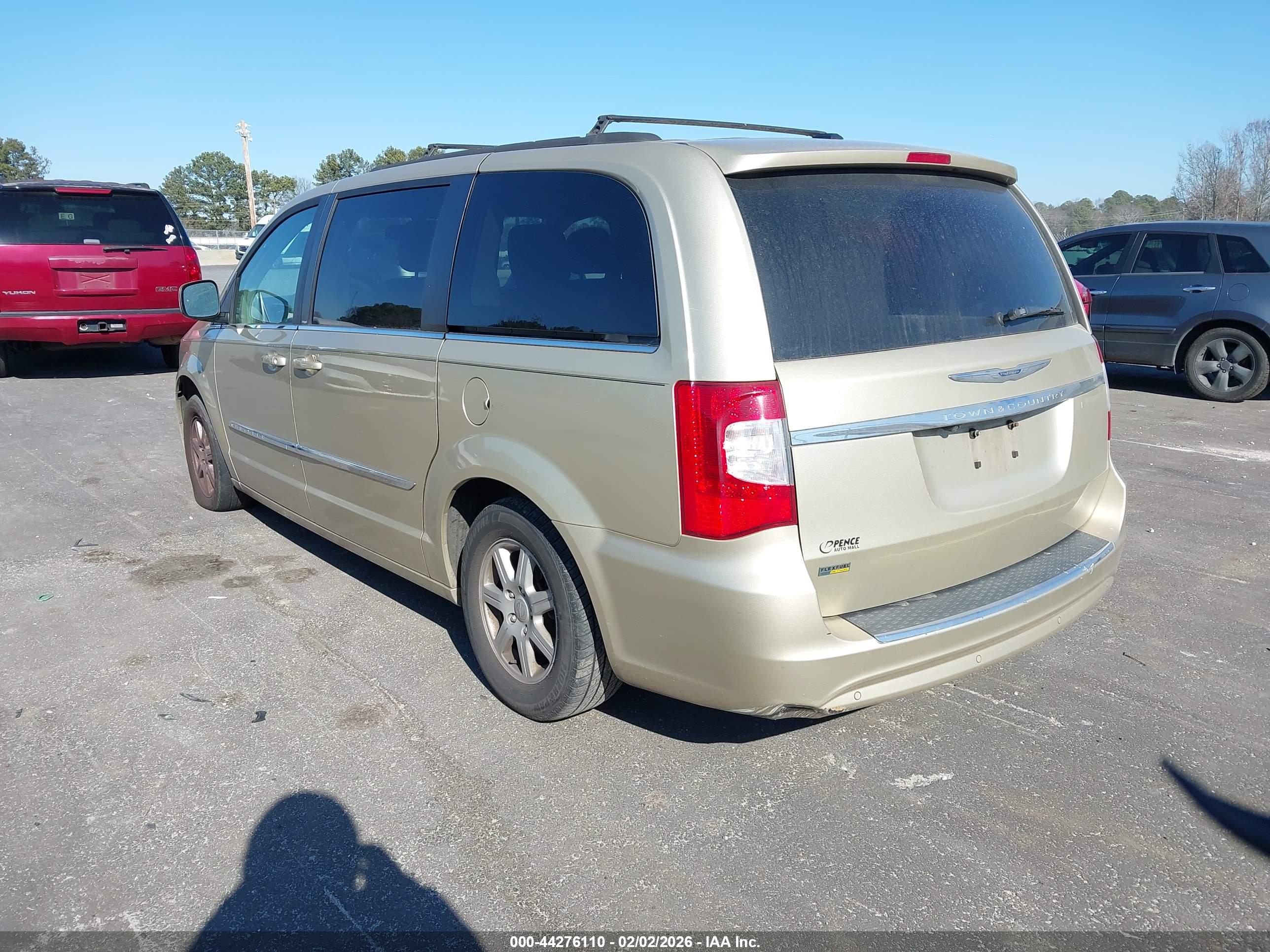 CHRYSLER TOWN image 3
