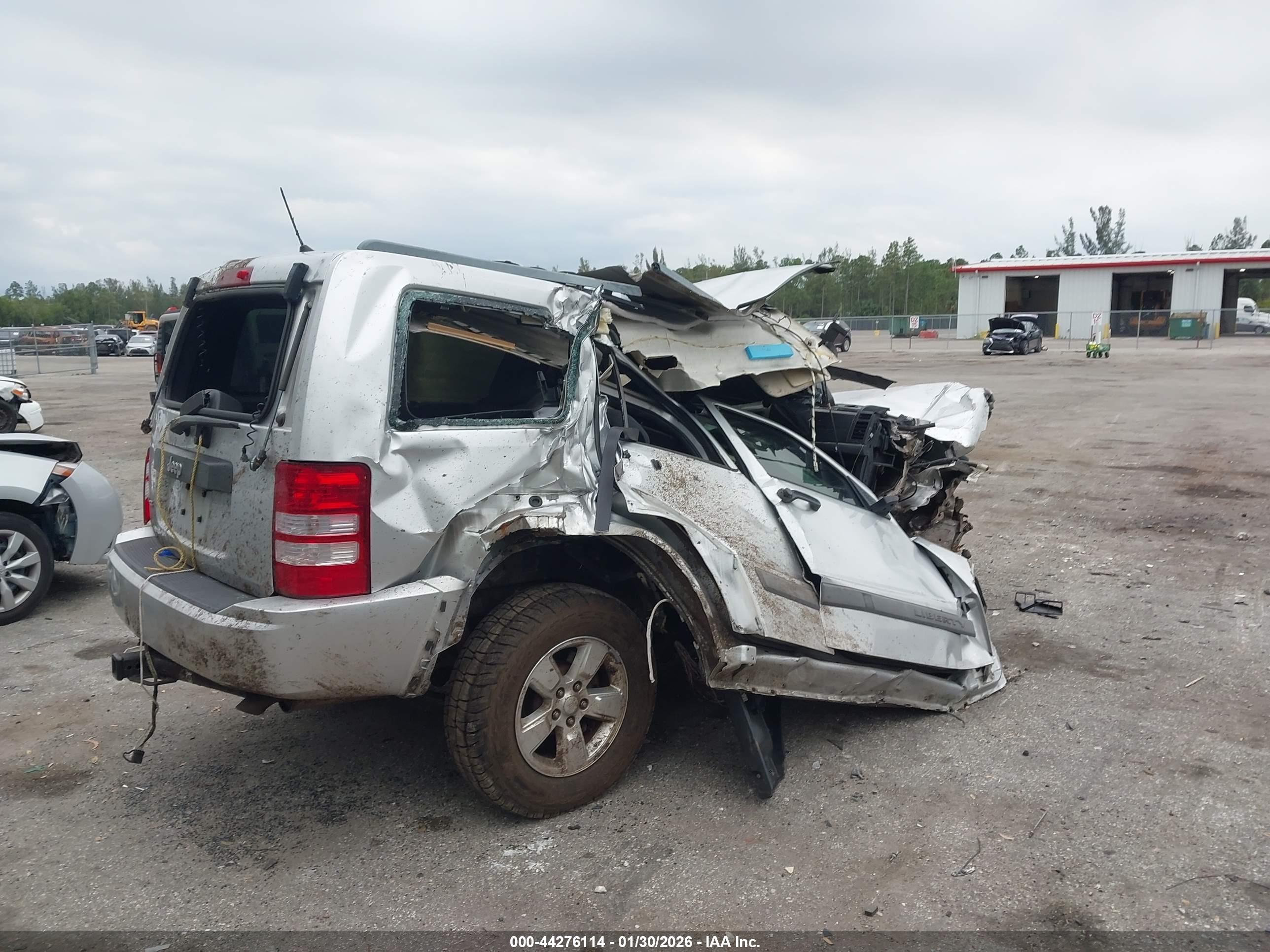 JEEP LIBERTY image 4