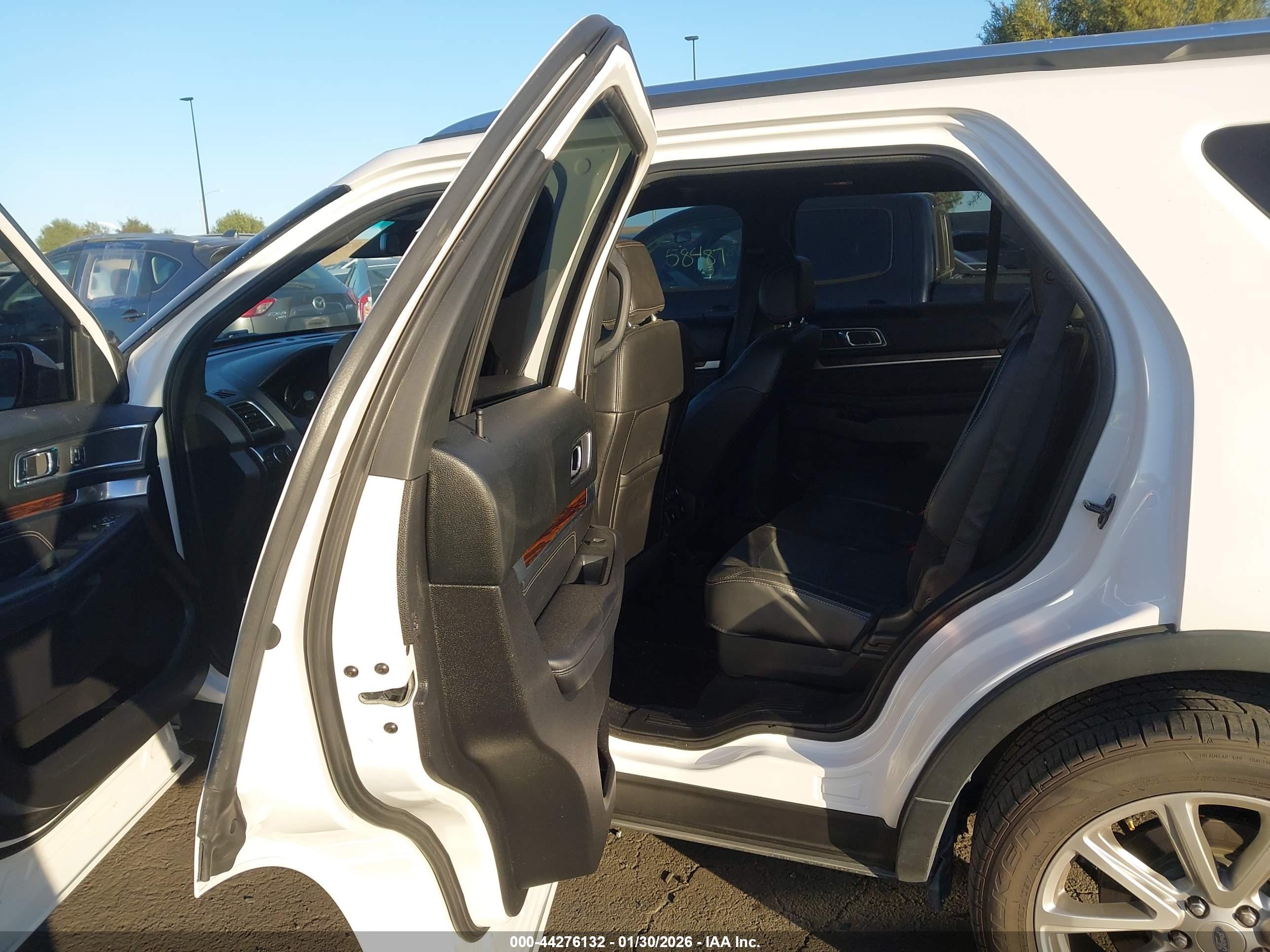 FORD EXPLORER image 8