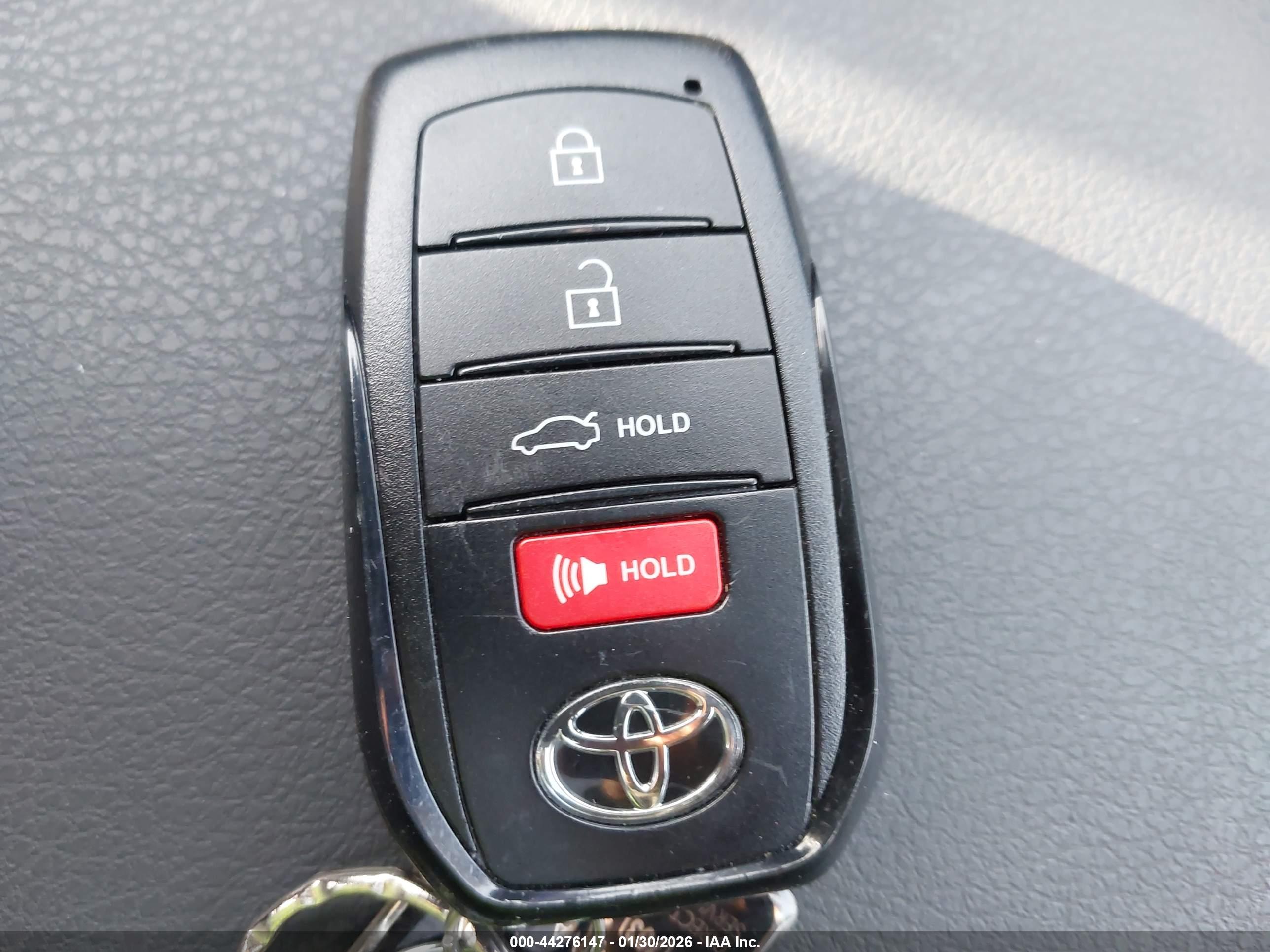 TOYOTA CAMRY image 11