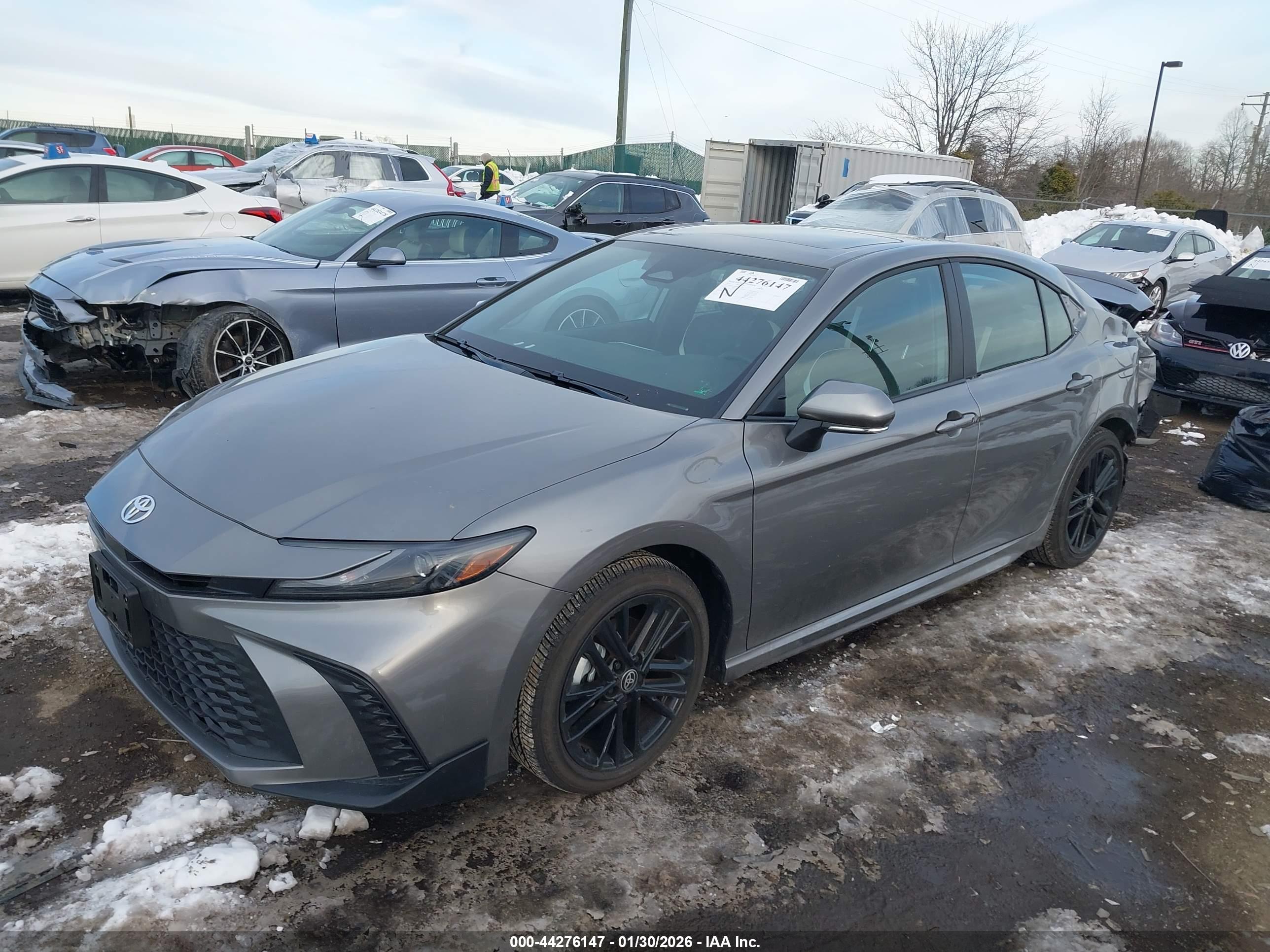 TOYOTA CAMRY image 2