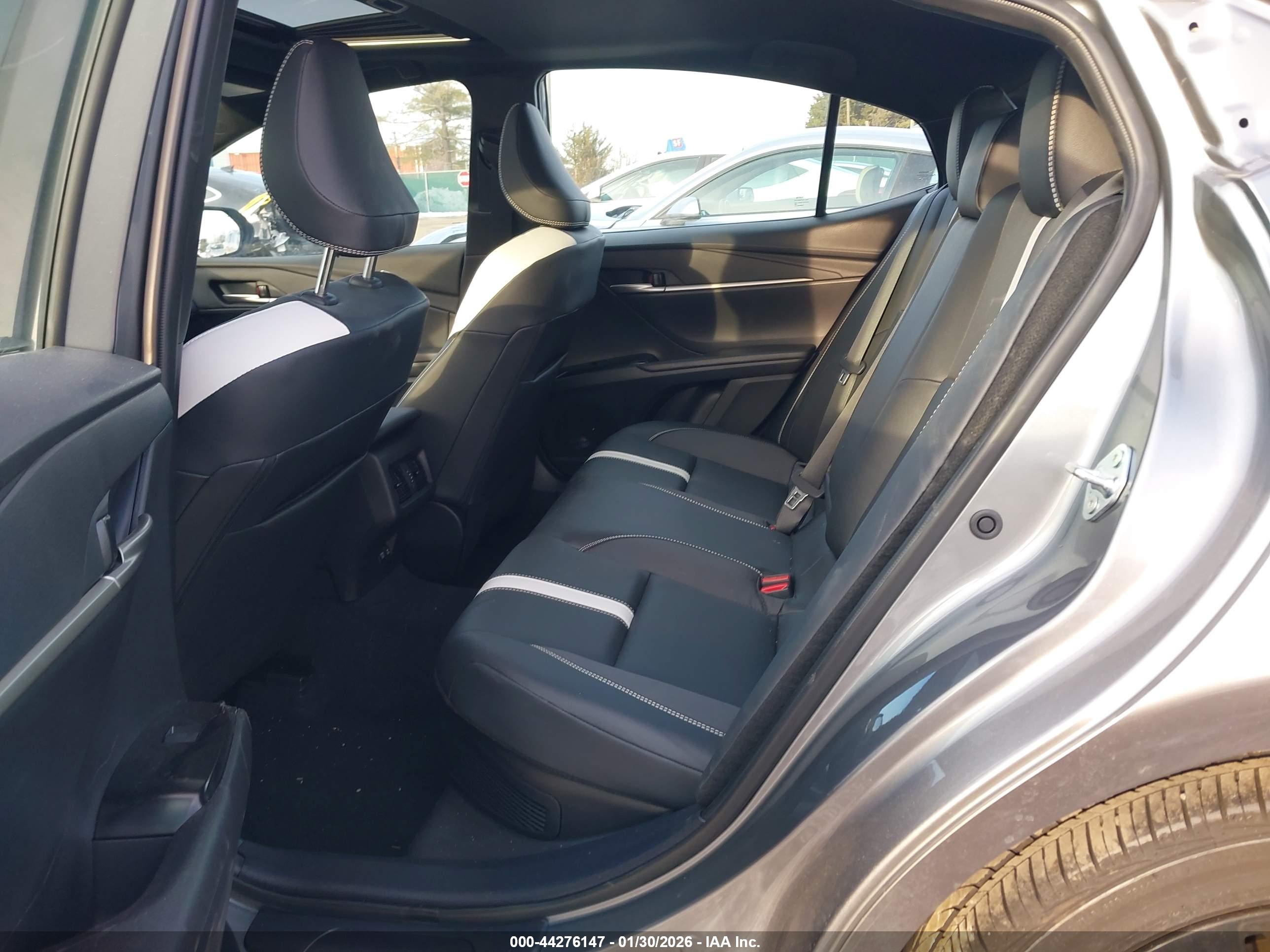 TOYOTA CAMRY image 8