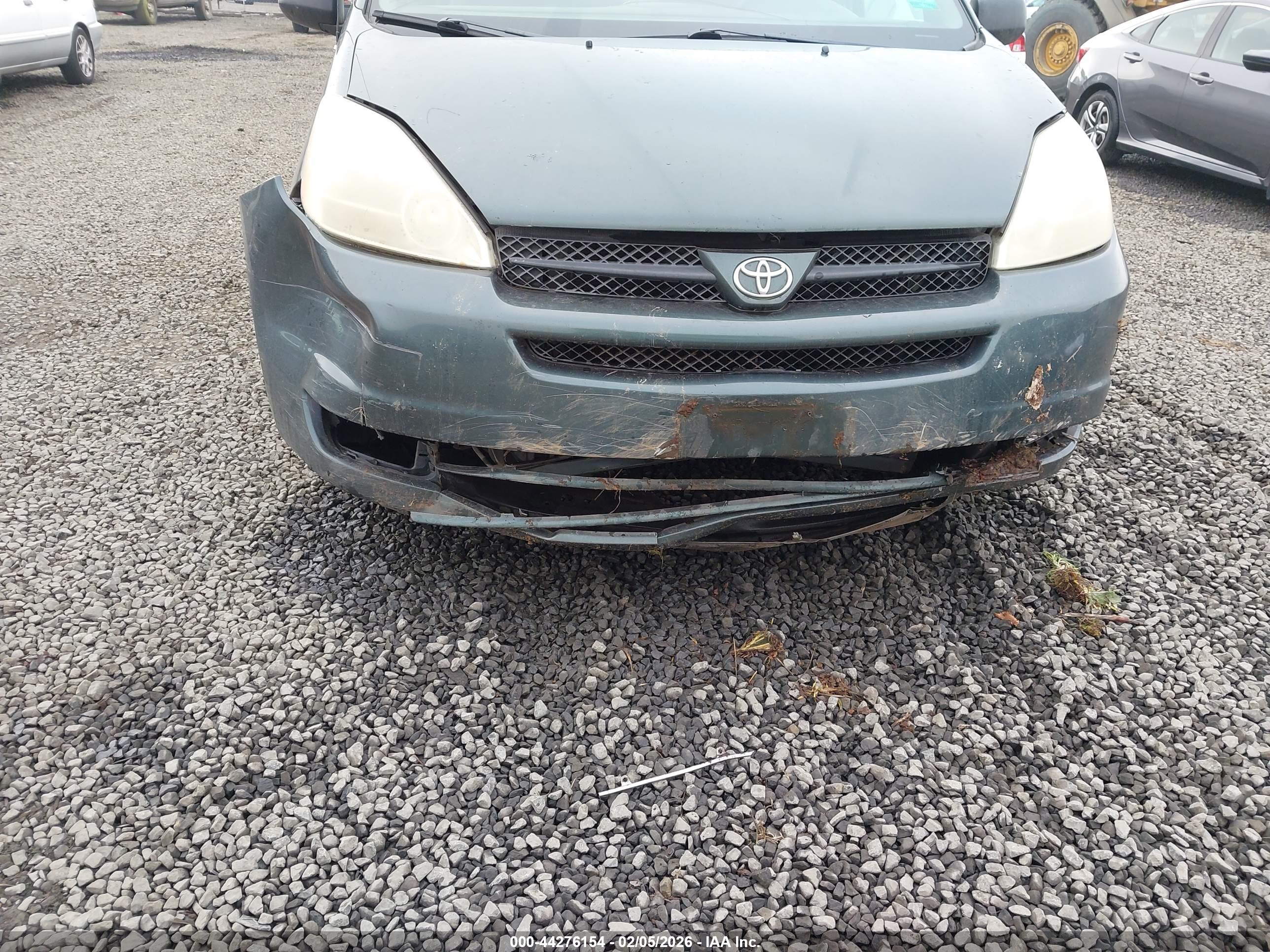 TOYOTA SIENNA image 6