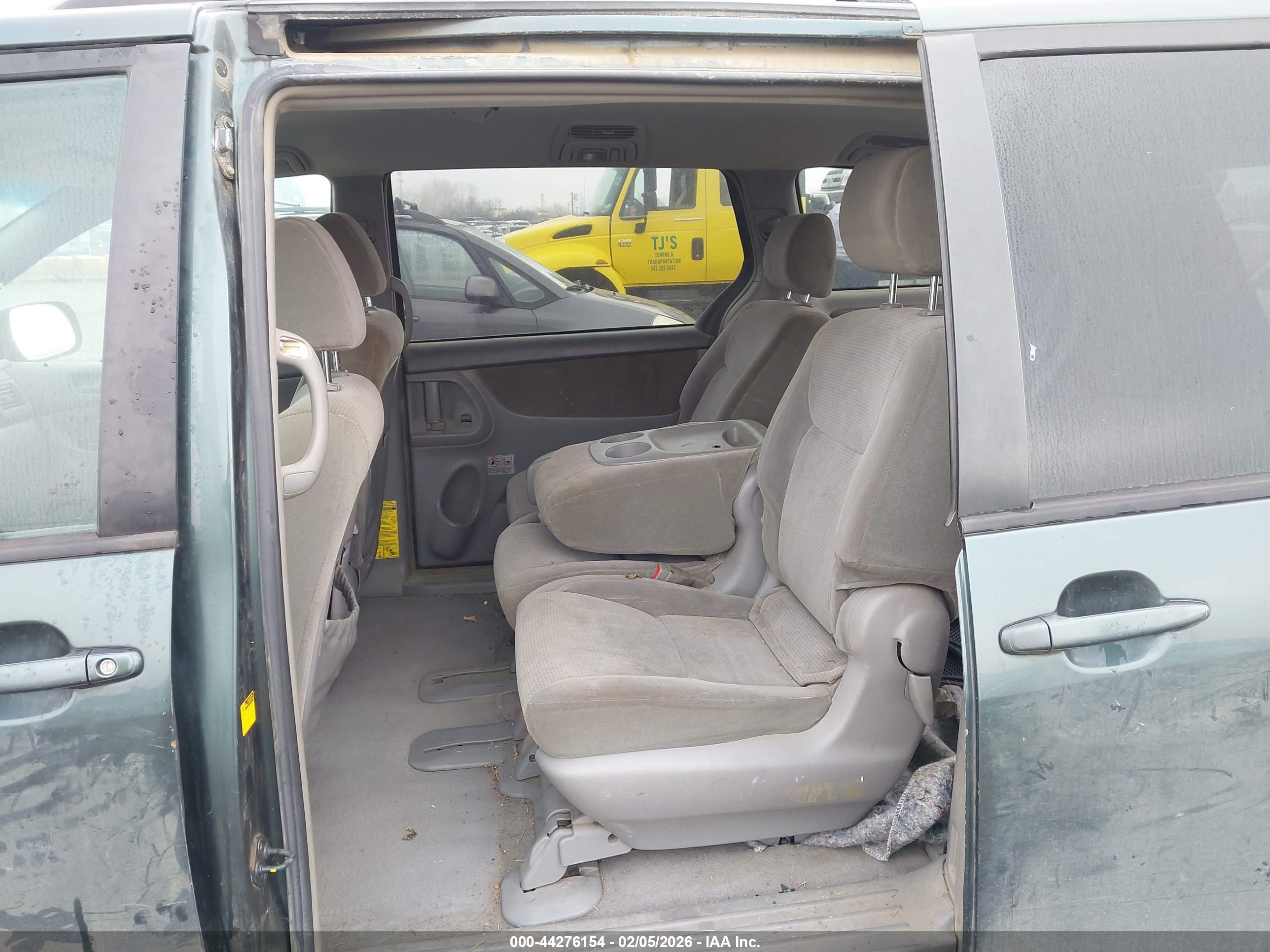TOYOTA SIENNA image 8
