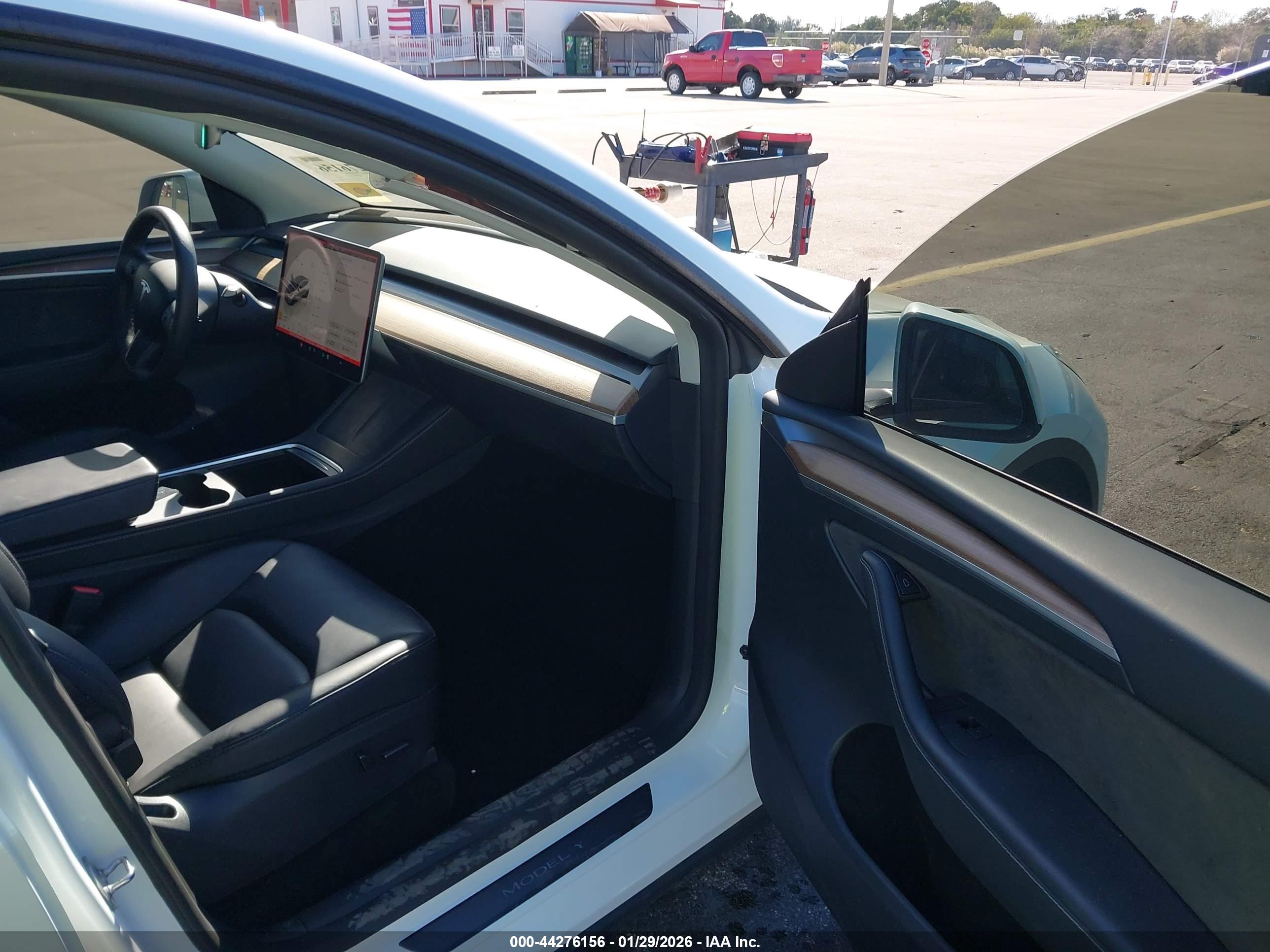 TESLA MODEL image 5