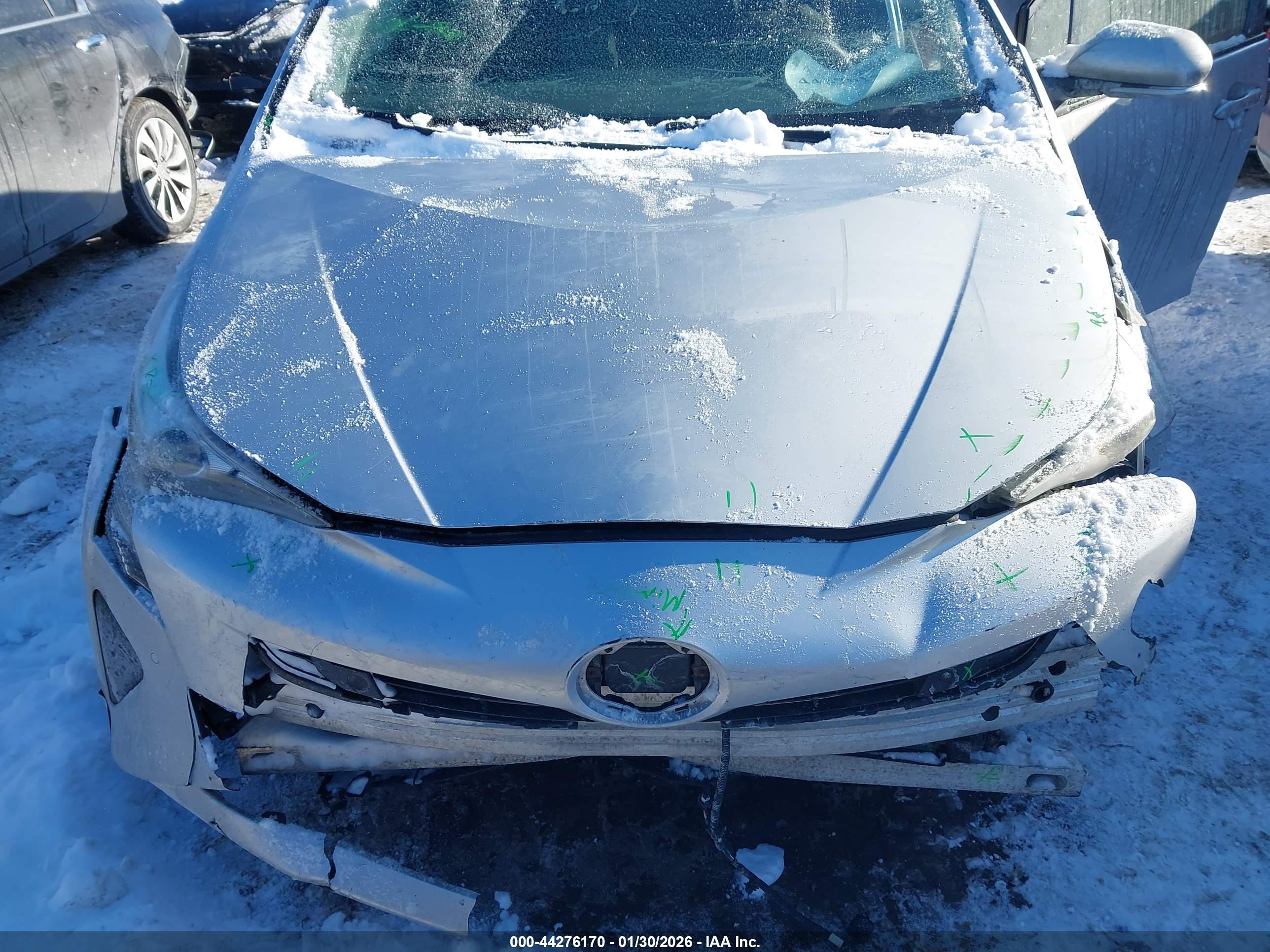 TOYOTA PRIUS image 6