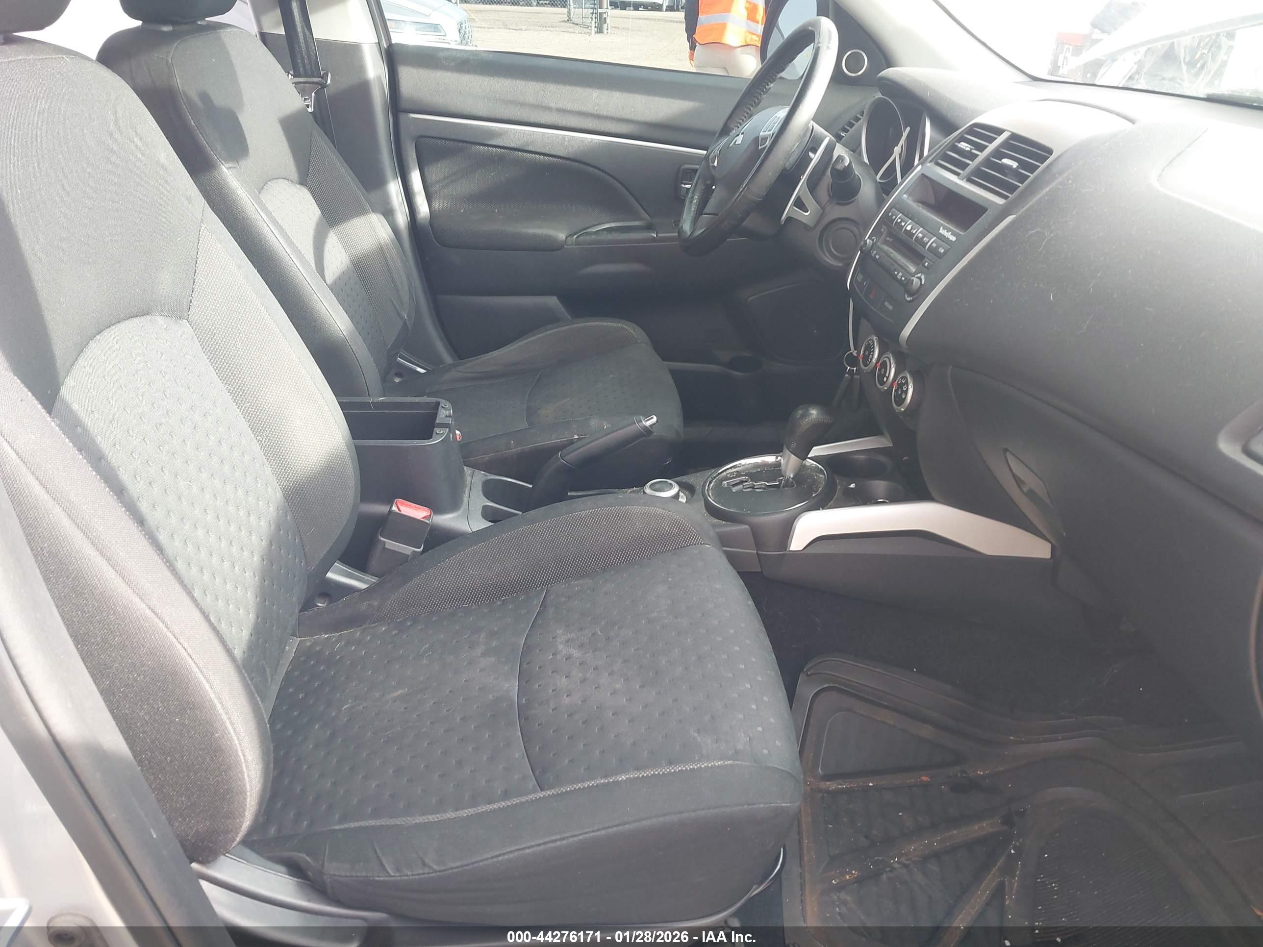 MITSUBISHI OUTLANDER image 5