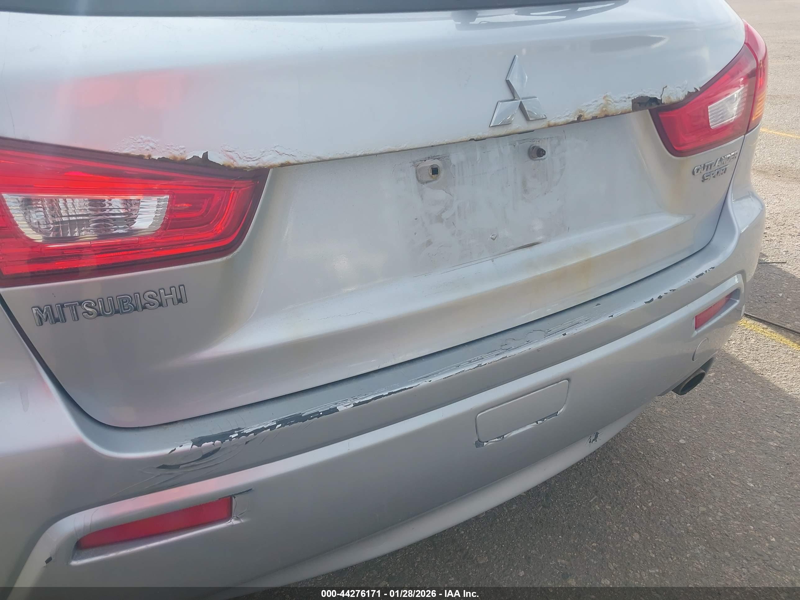 MITSUBISHI OUTLANDER image 6