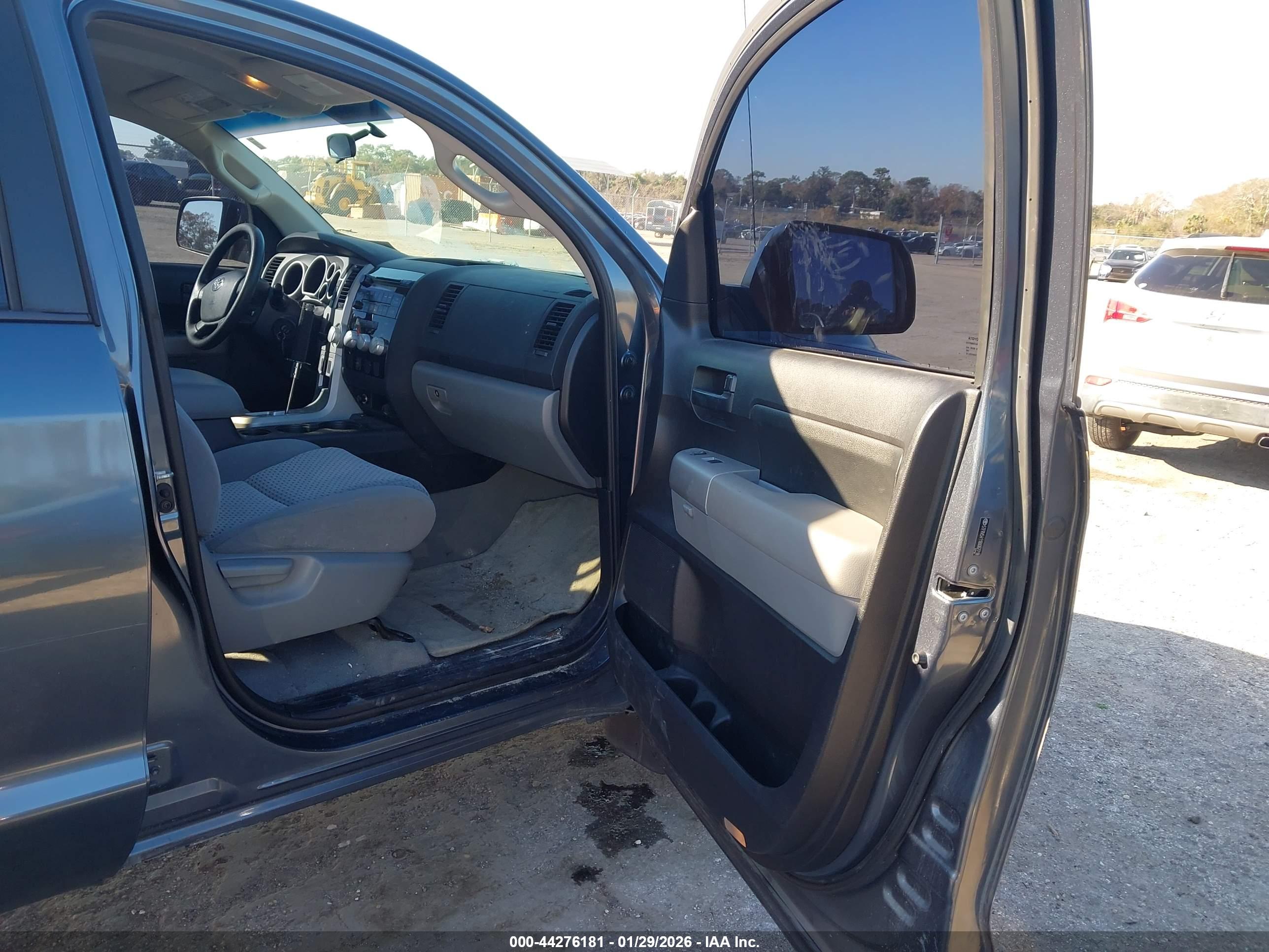 TOYOTA TUNDRA image 5