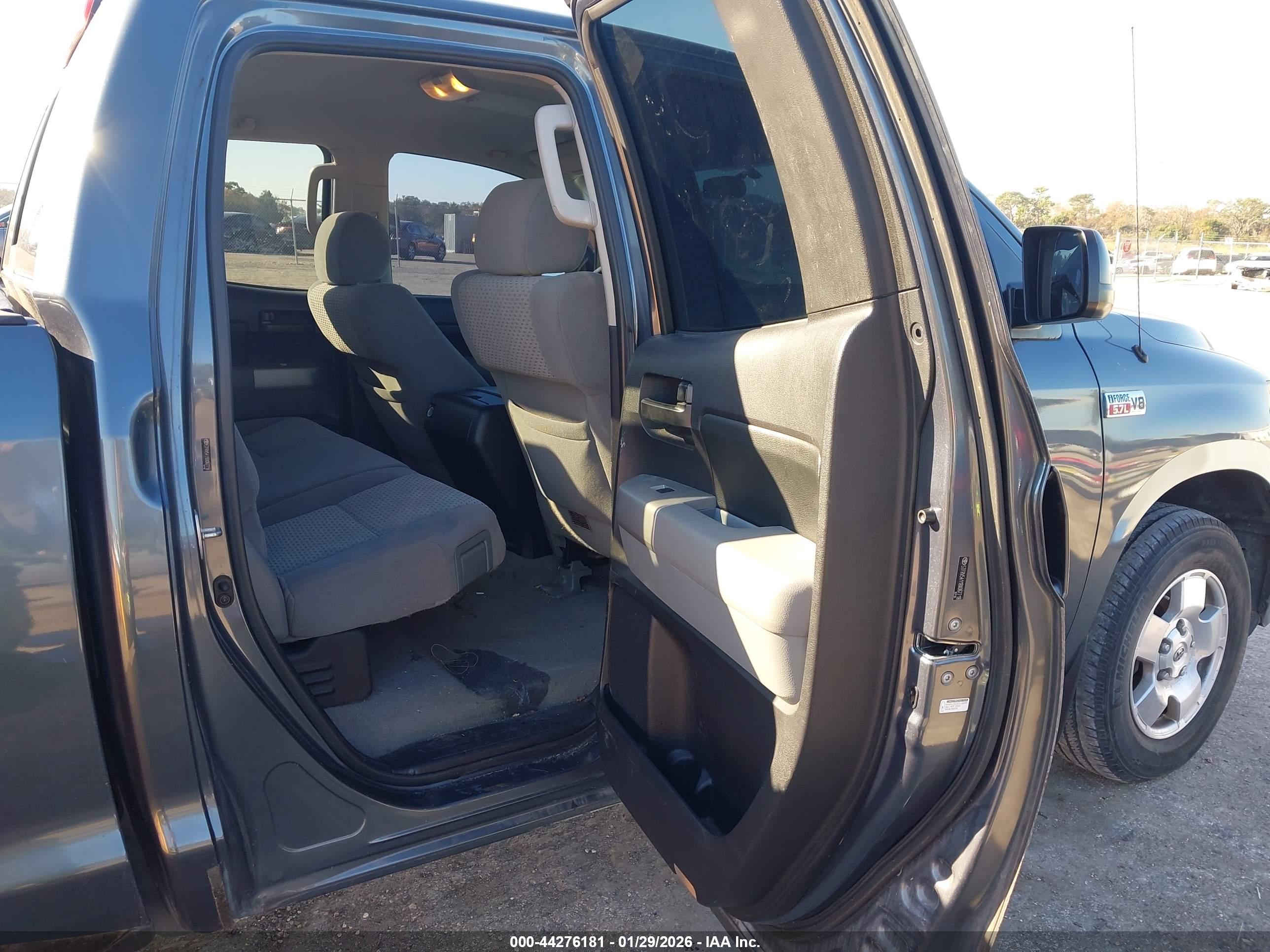 TOYOTA TUNDRA image 8