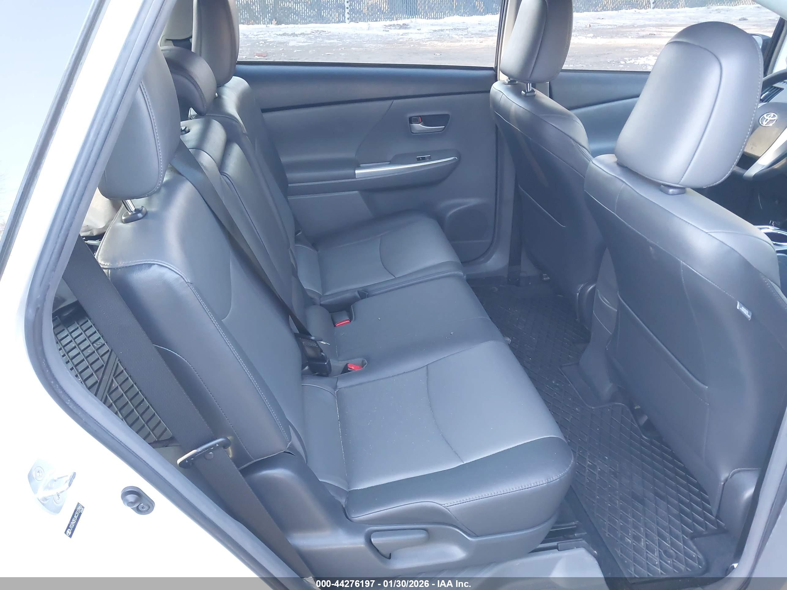TOYOTA PRIUS image 8