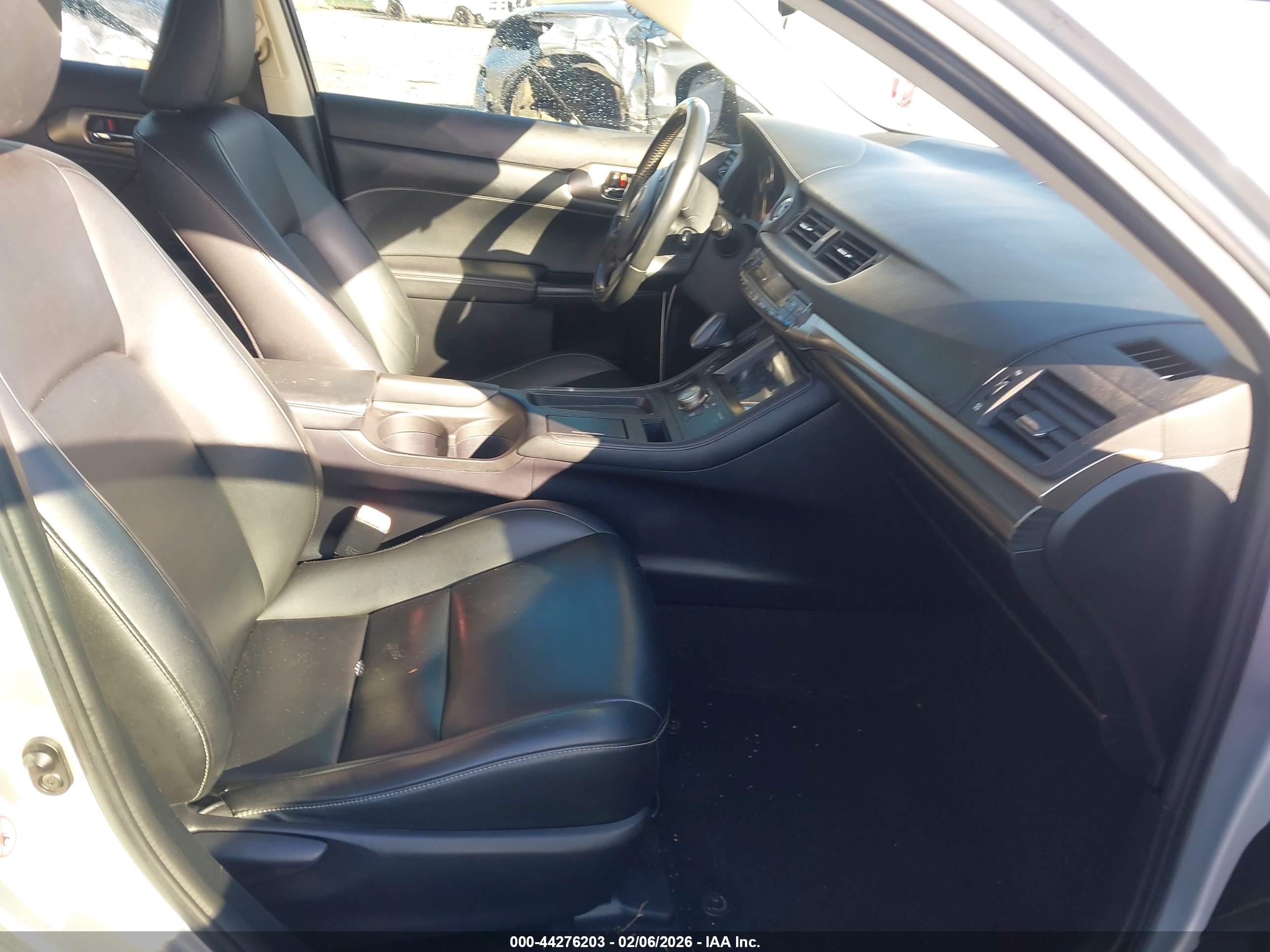 LEXUS CT image 5