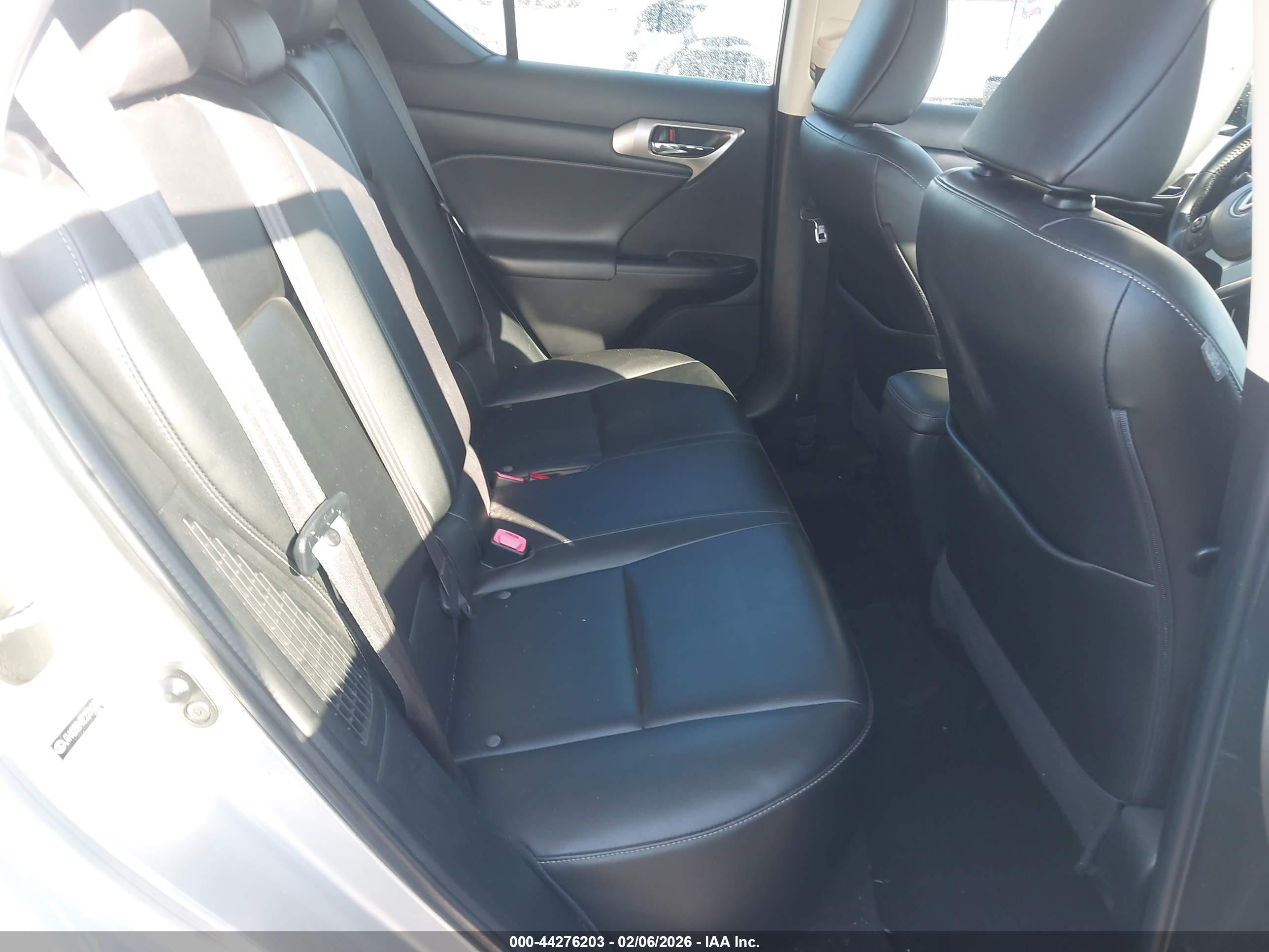 LEXUS CT image 8