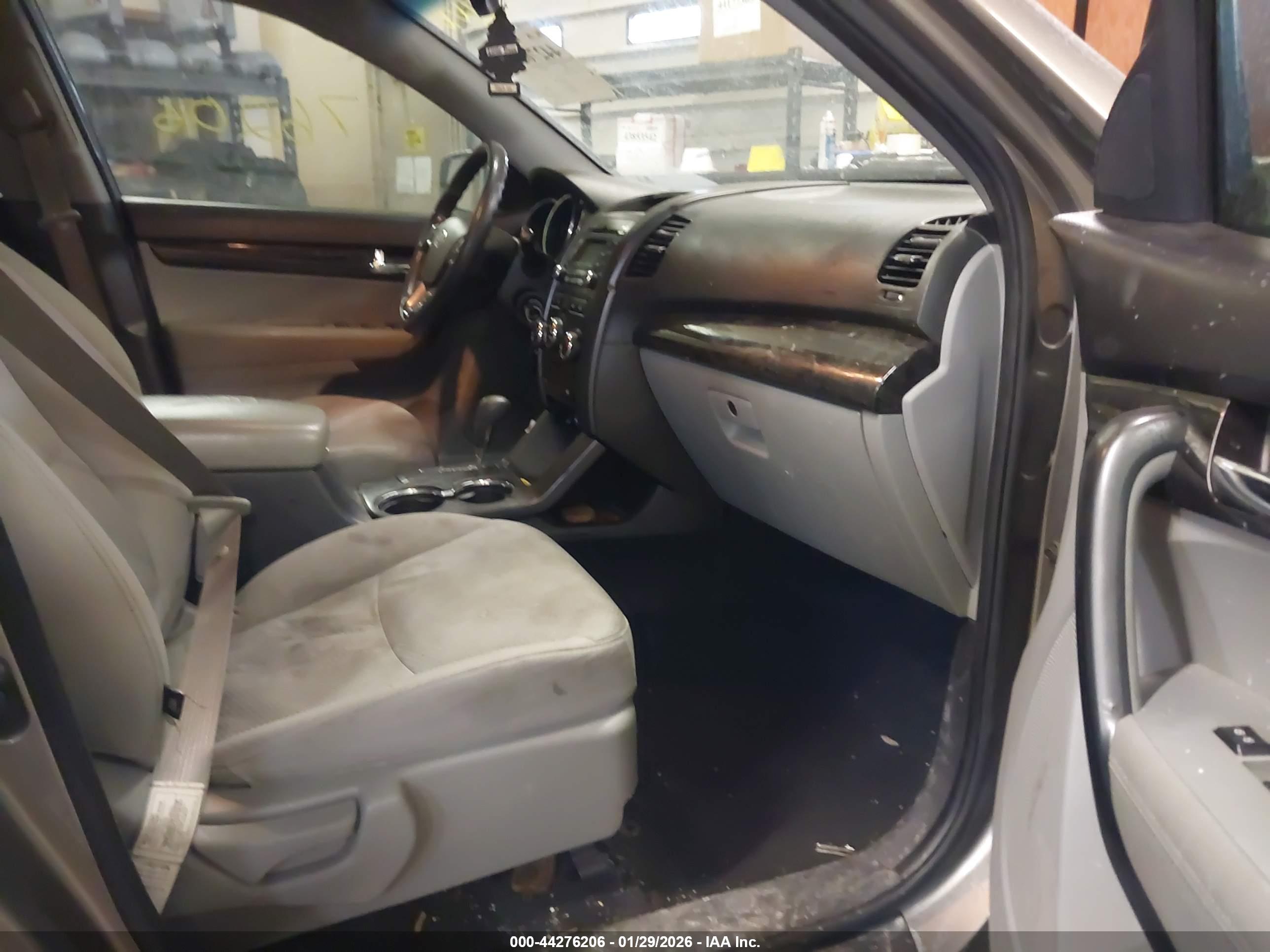 KIA SORENTO image 5