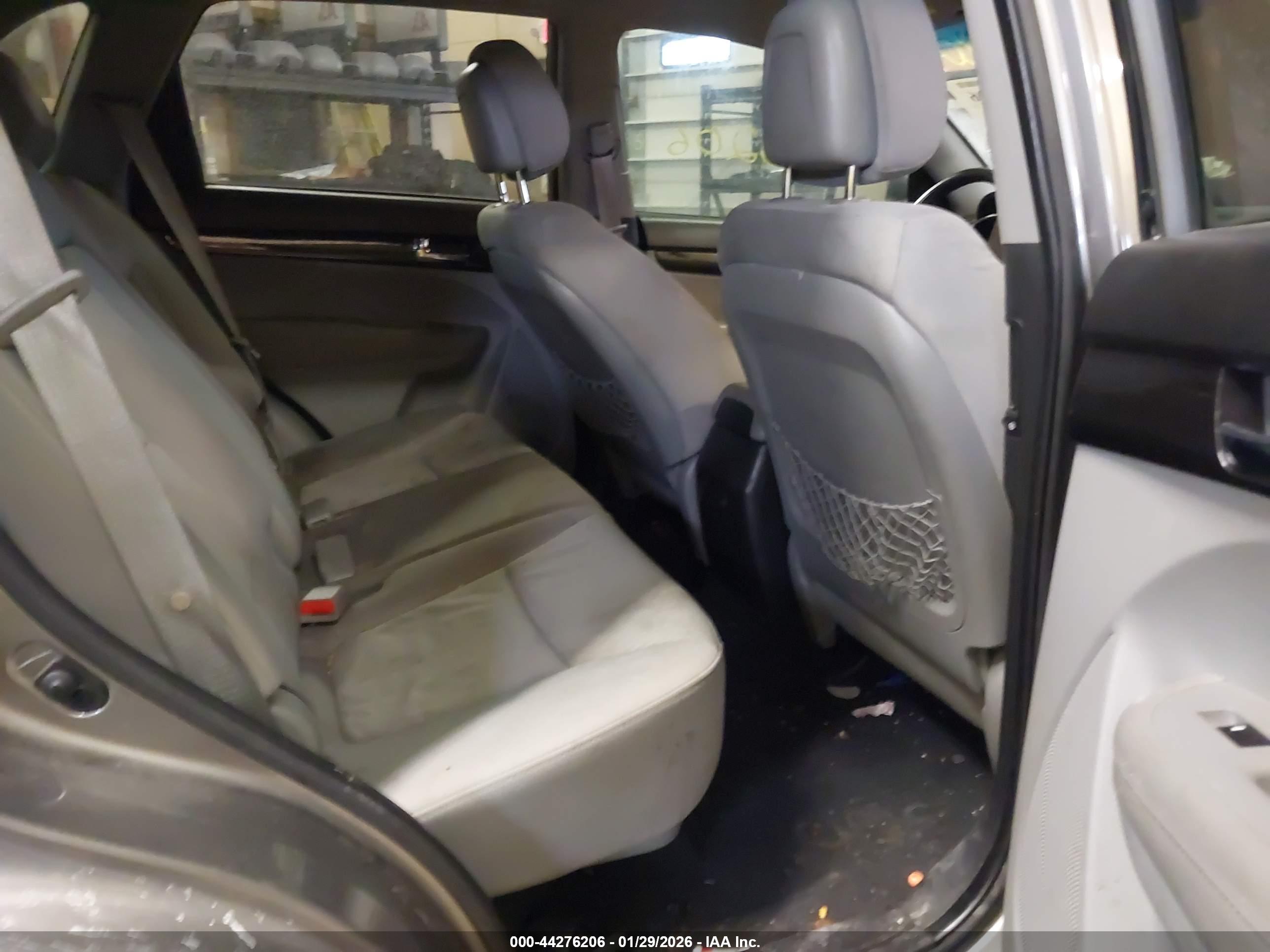 KIA SORENTO image 8