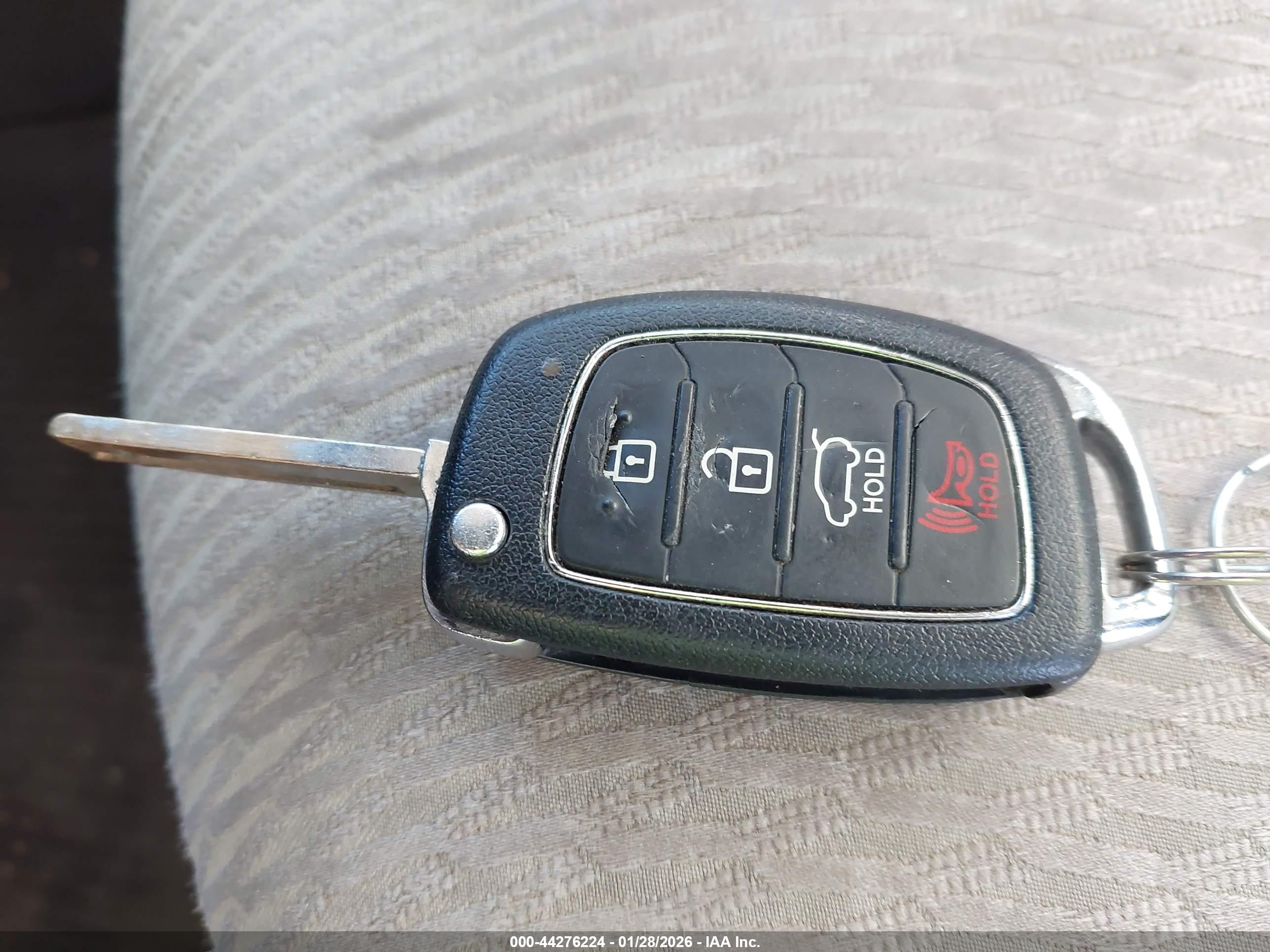 HYUNDAI SANTA image 11