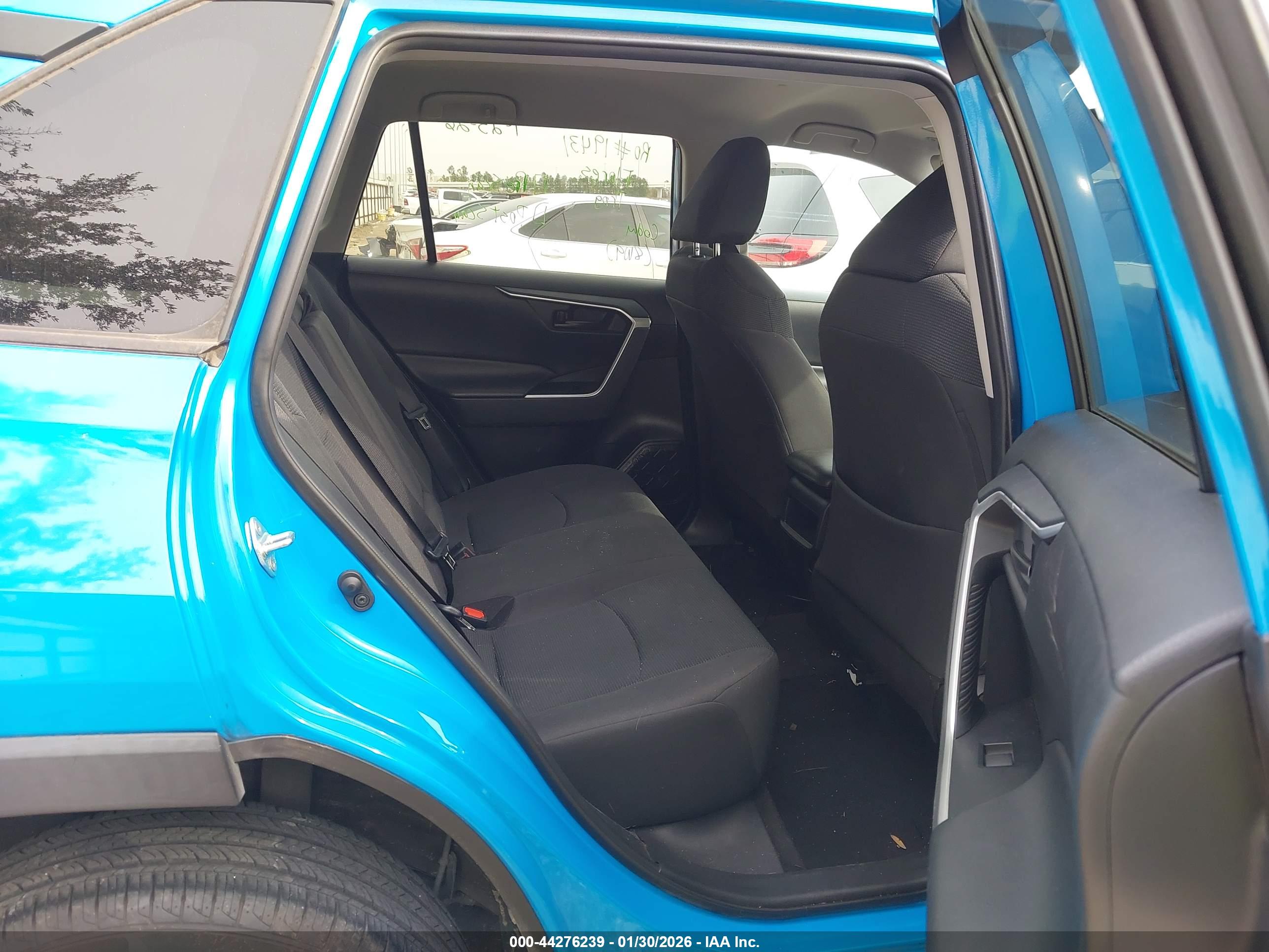 TOYOTA RAV4 image 8