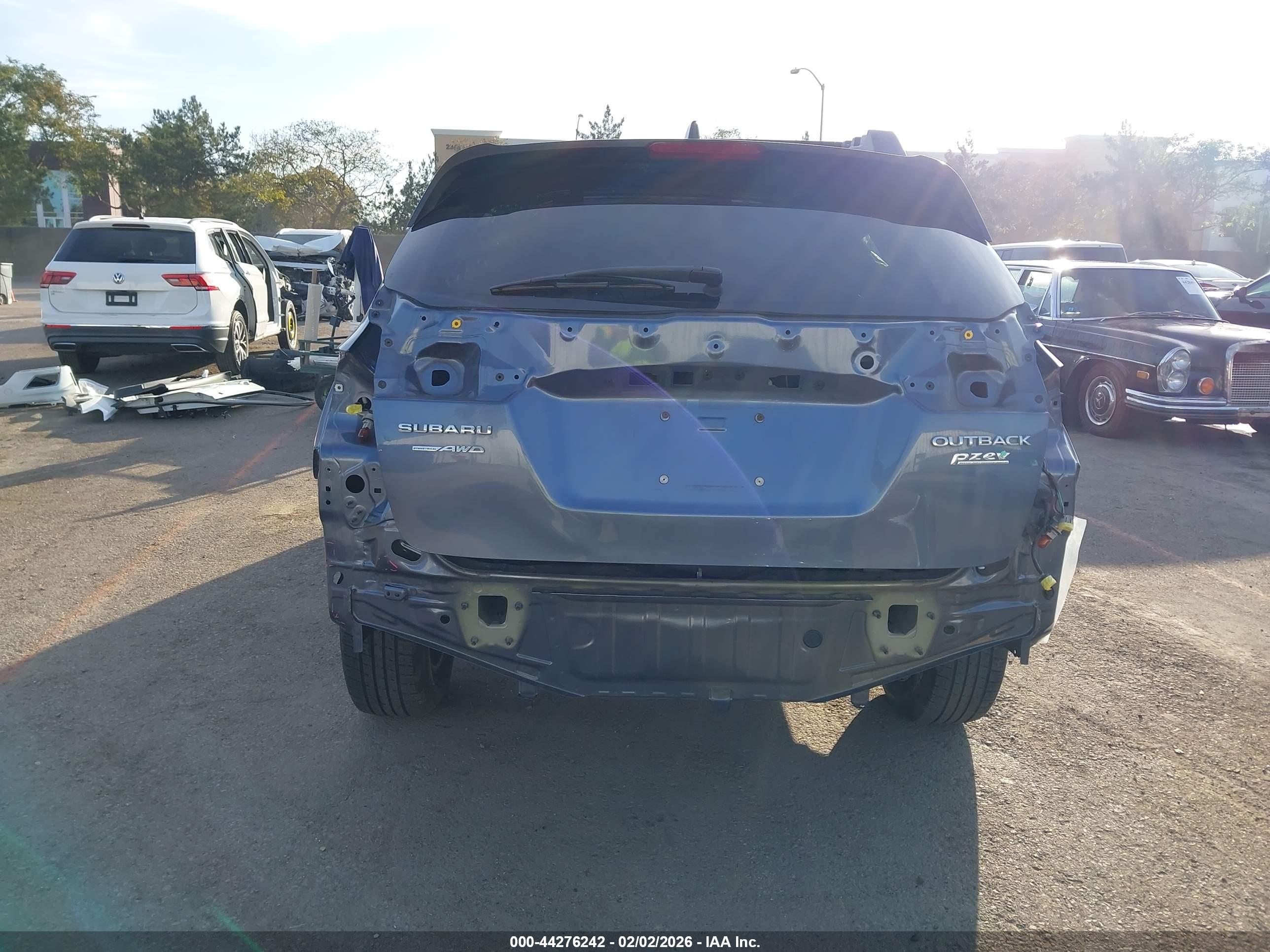 SUBARU OUTBACK image 6