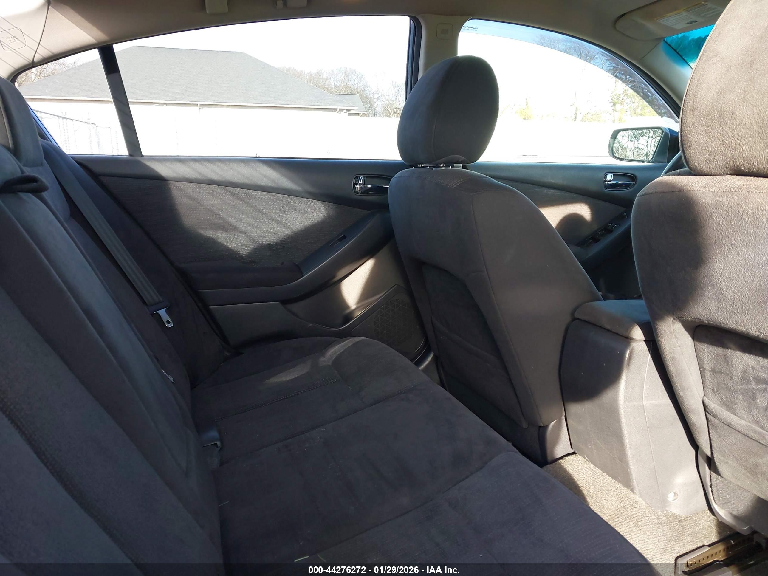 NISSAN ALTIMA image 8