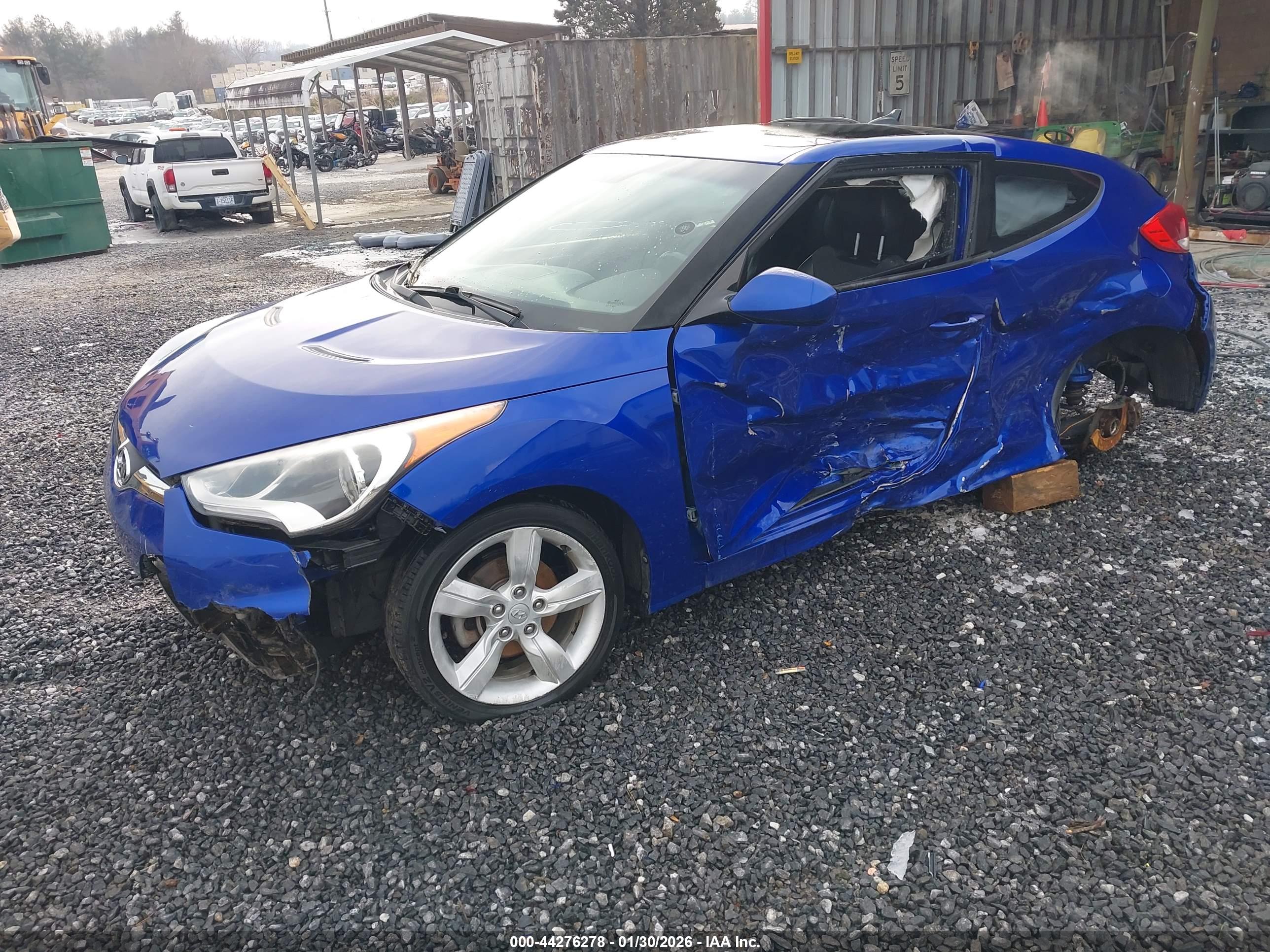 HYUNDAI VELOSTER image 2
