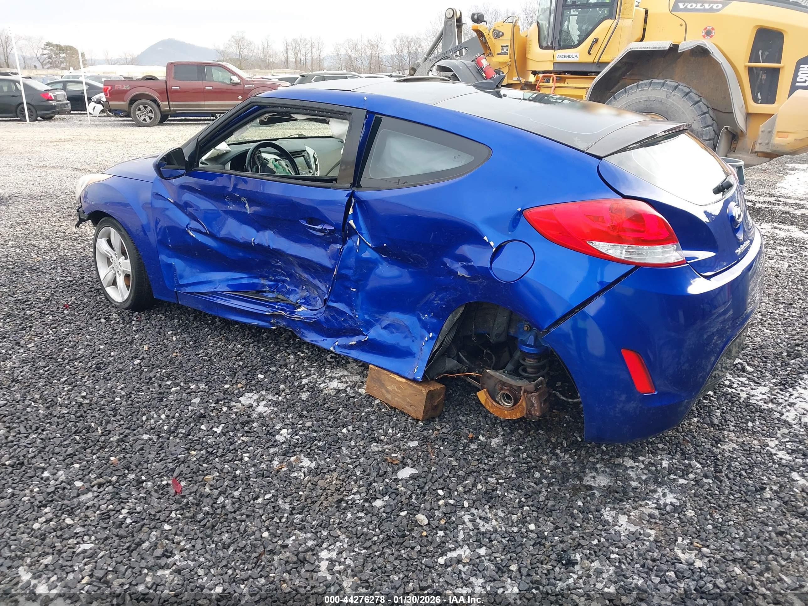 HYUNDAI VELOSTER image 3
