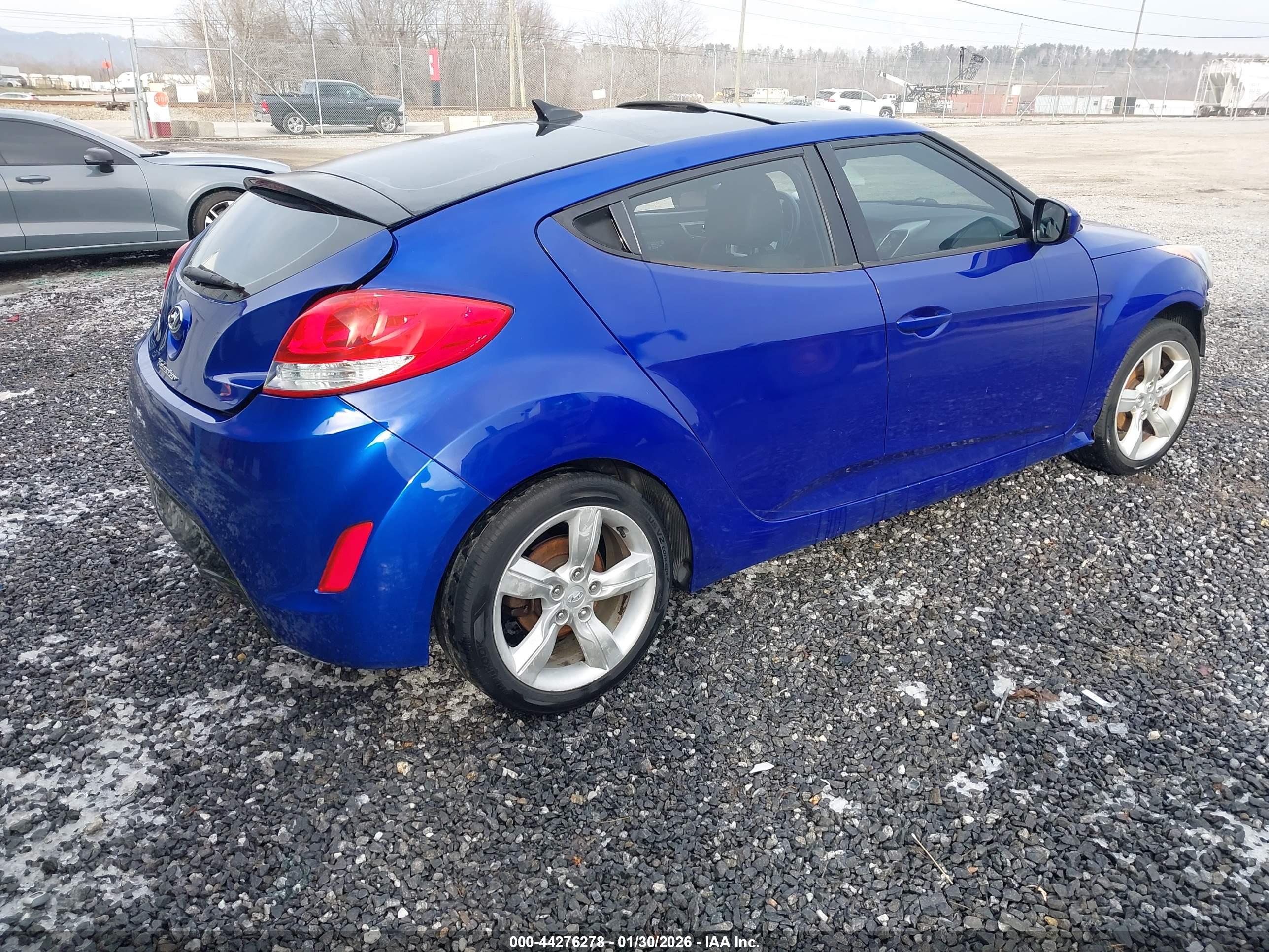 HYUNDAI VELOSTER image 4