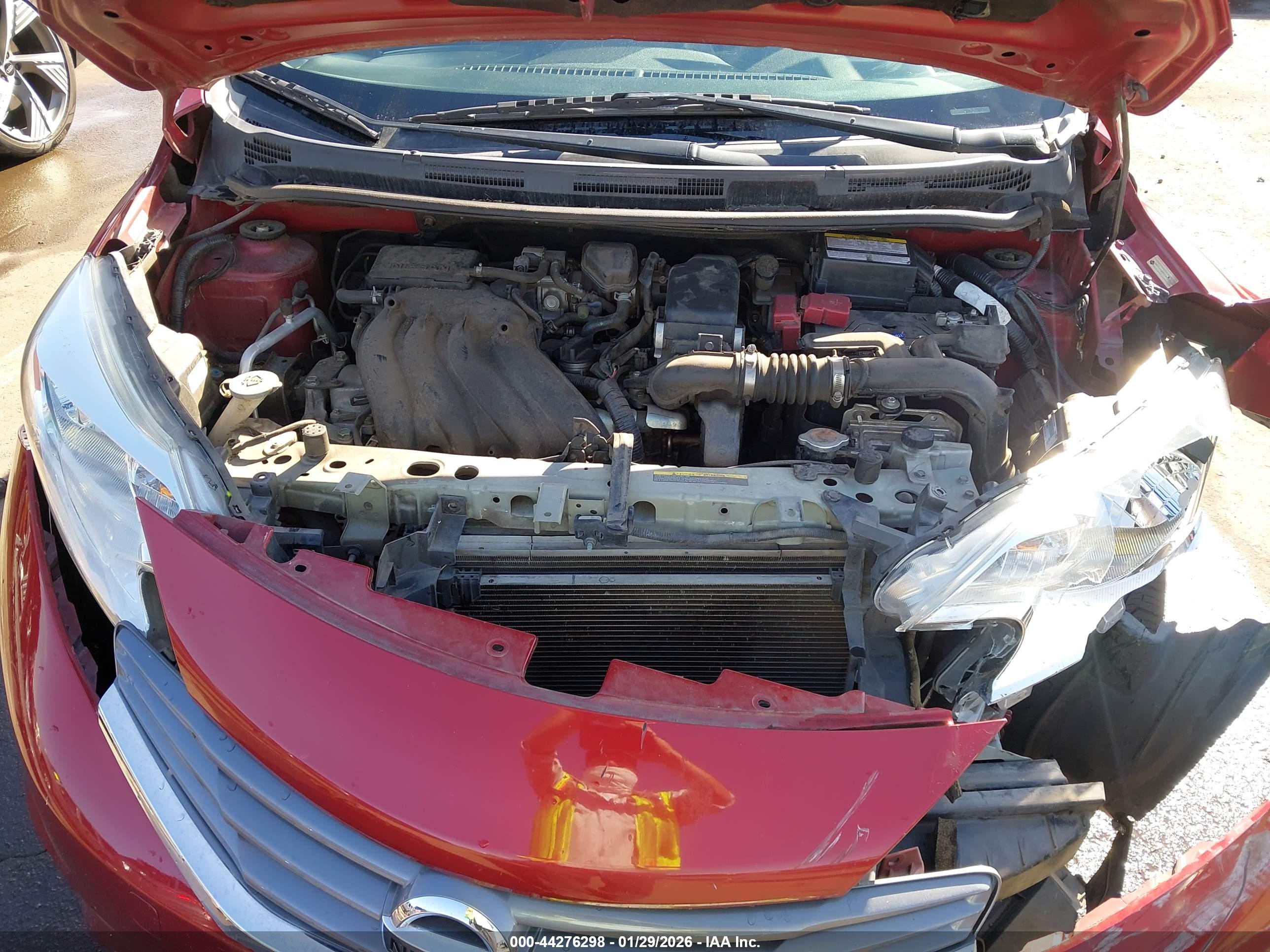 NISSAN VERSA image 10