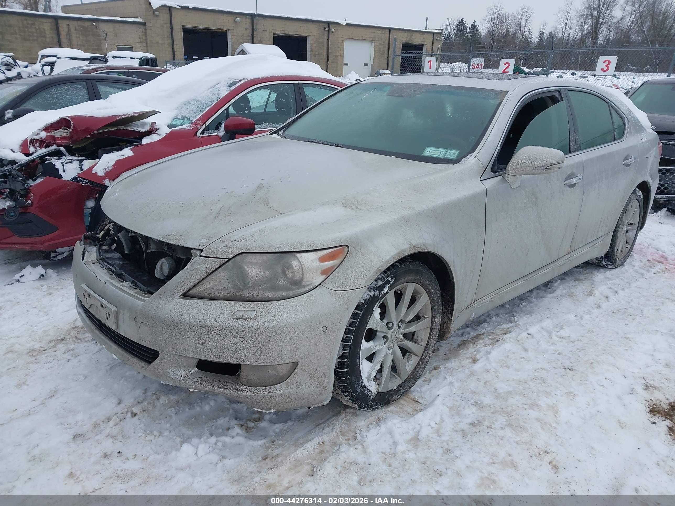 LEXUS LS image 2