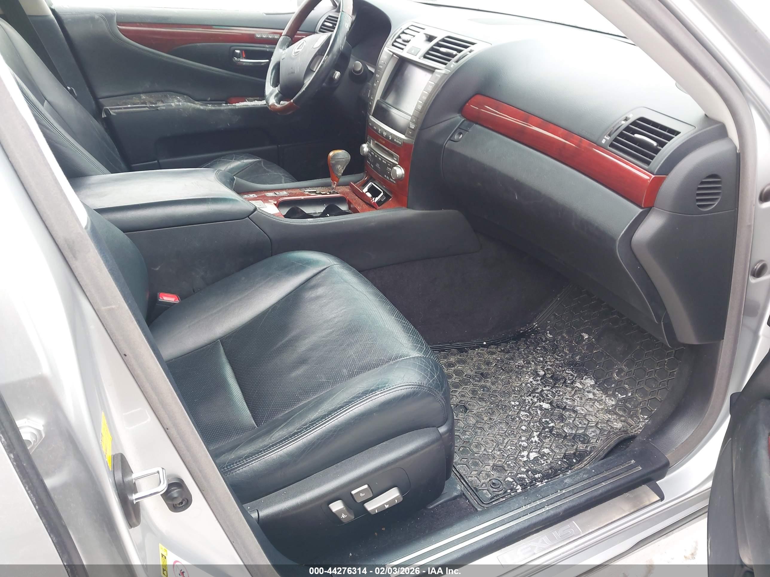 LEXUS LS image 5
