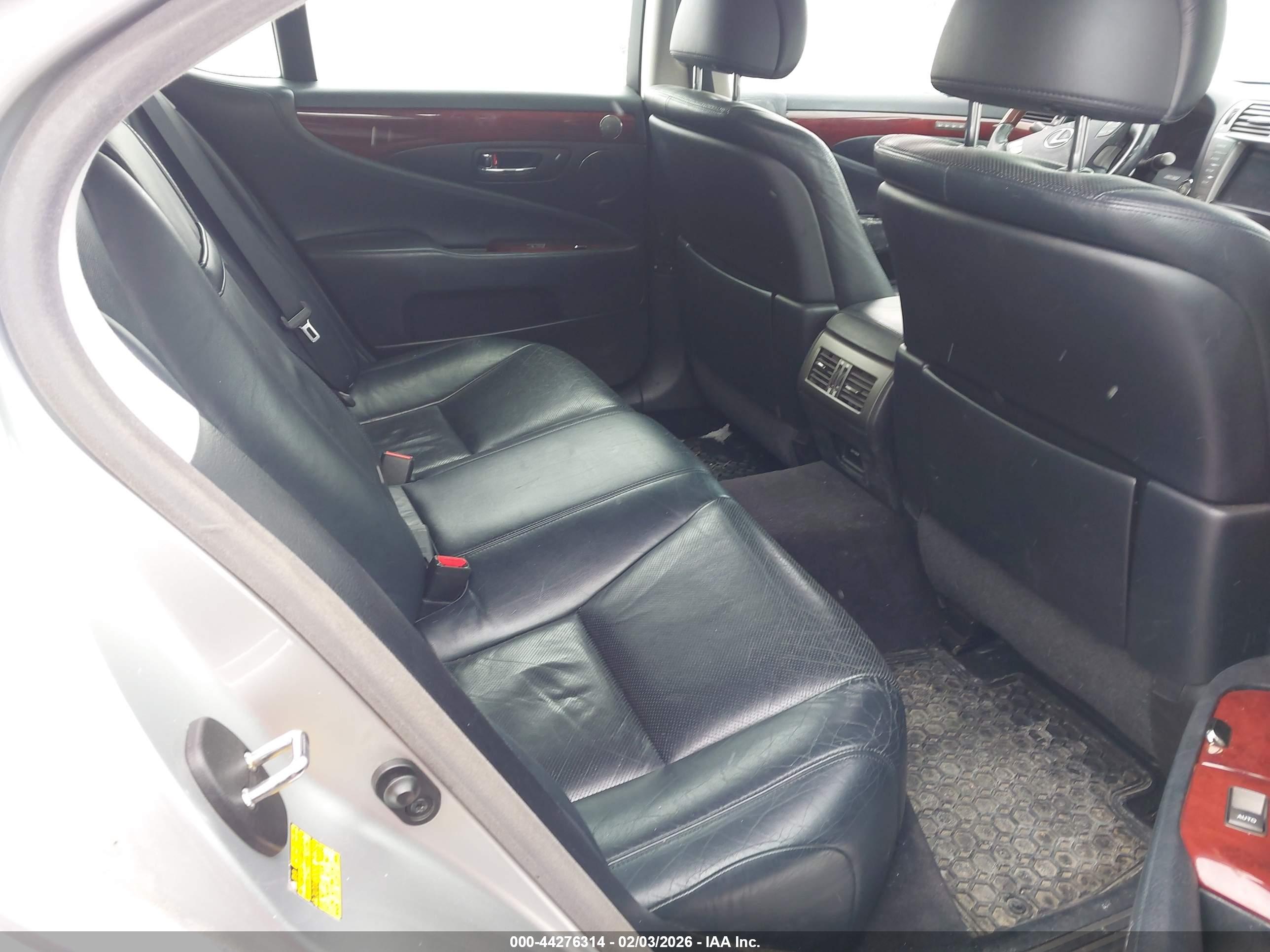 LEXUS LS image 8