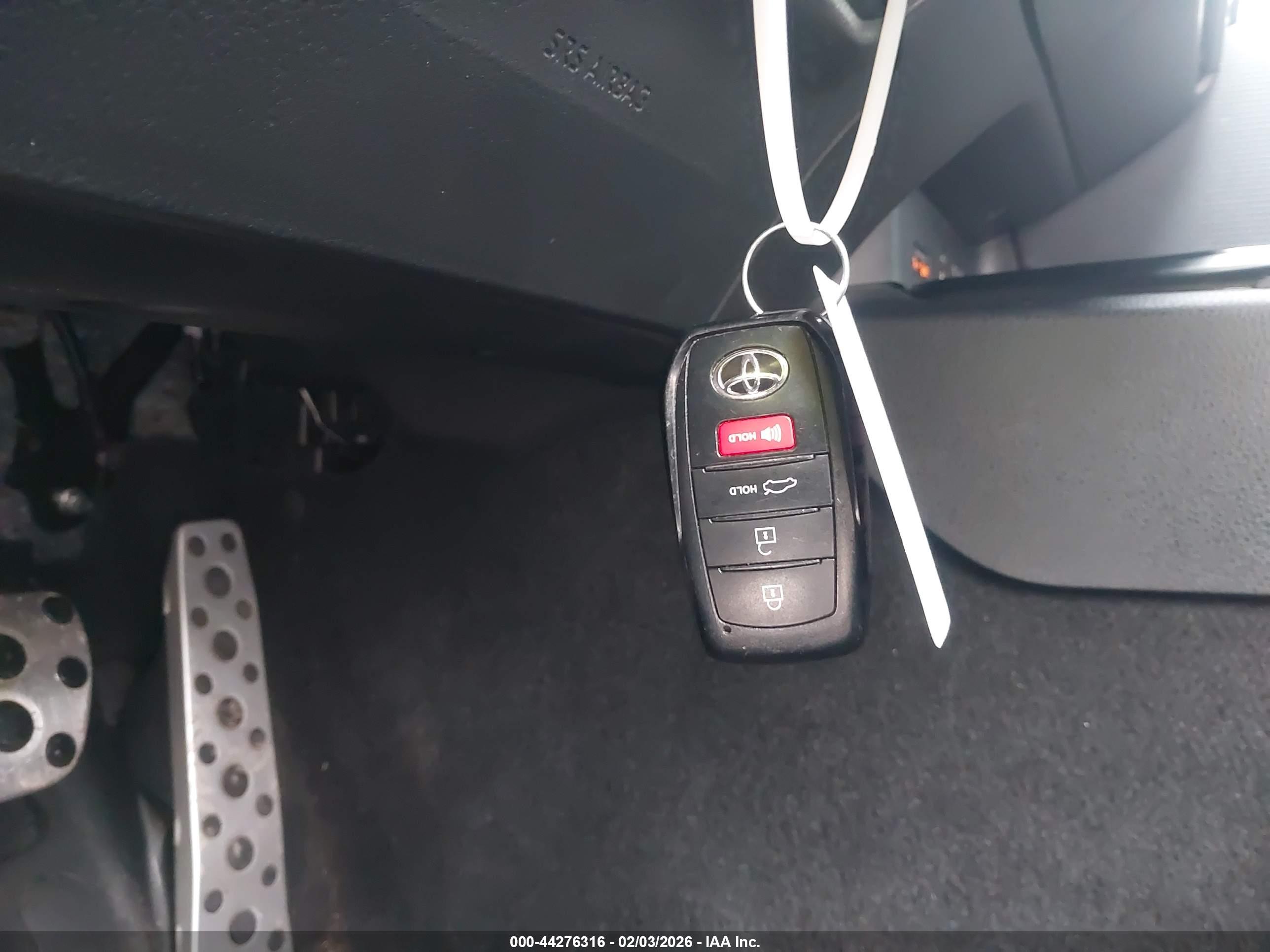 TOYOTA CAMRY image 11