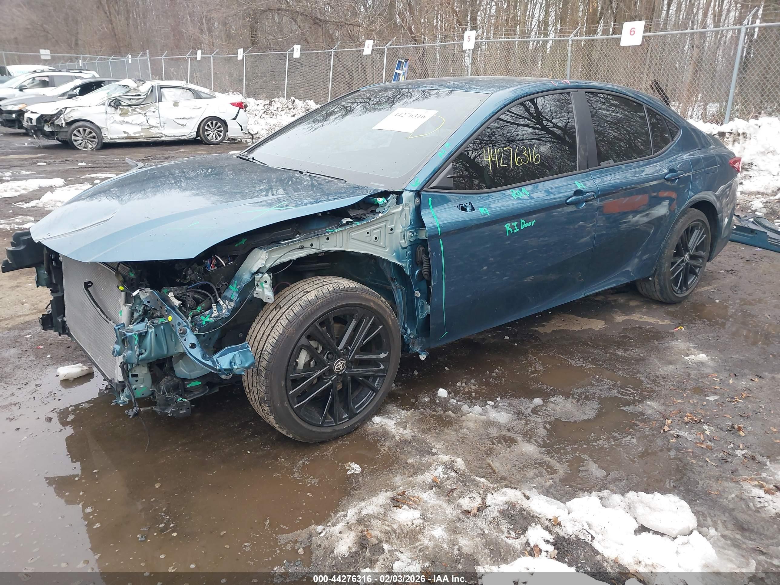 TOYOTA CAMRY image 2