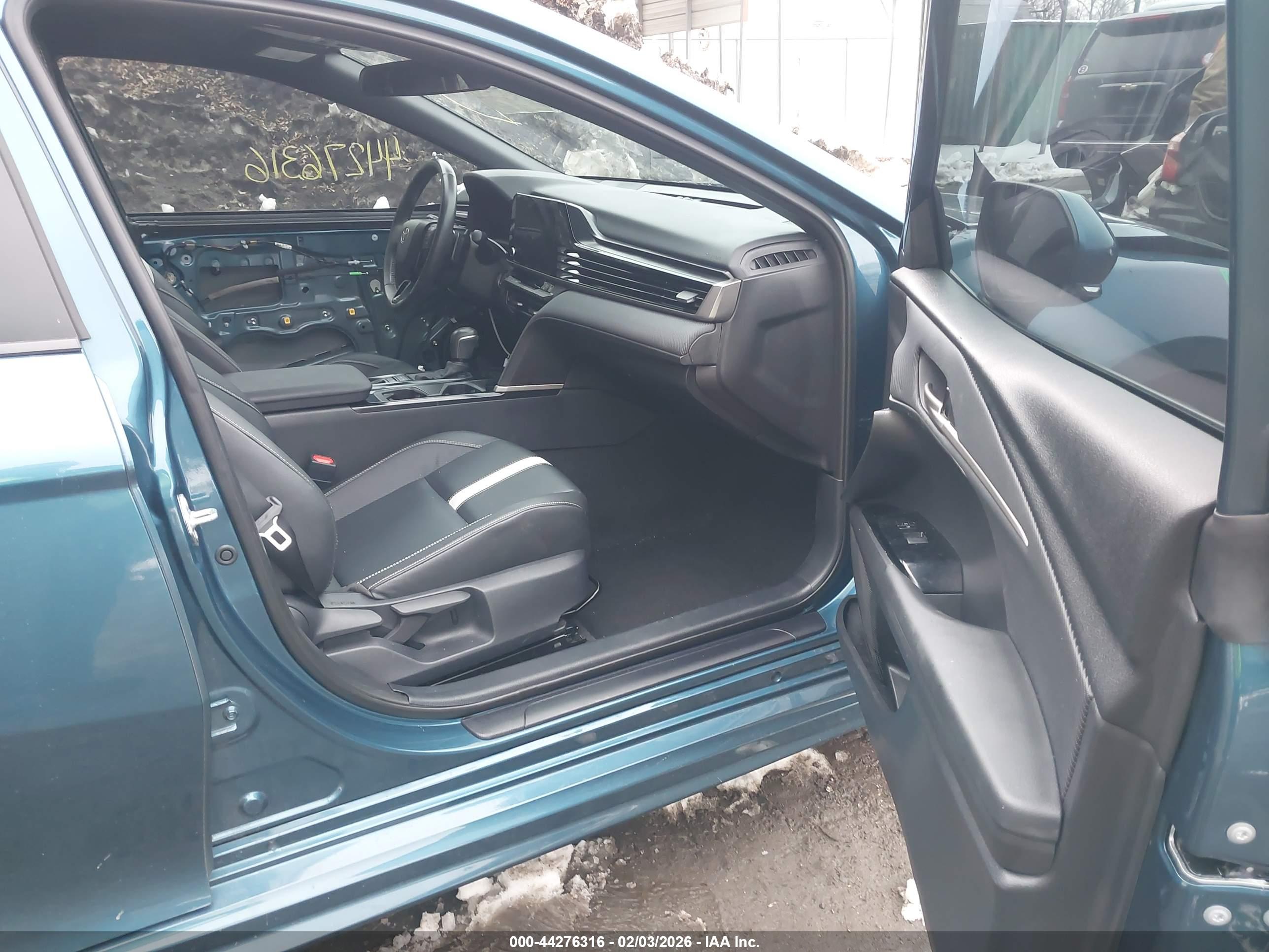 TOYOTA CAMRY image 5