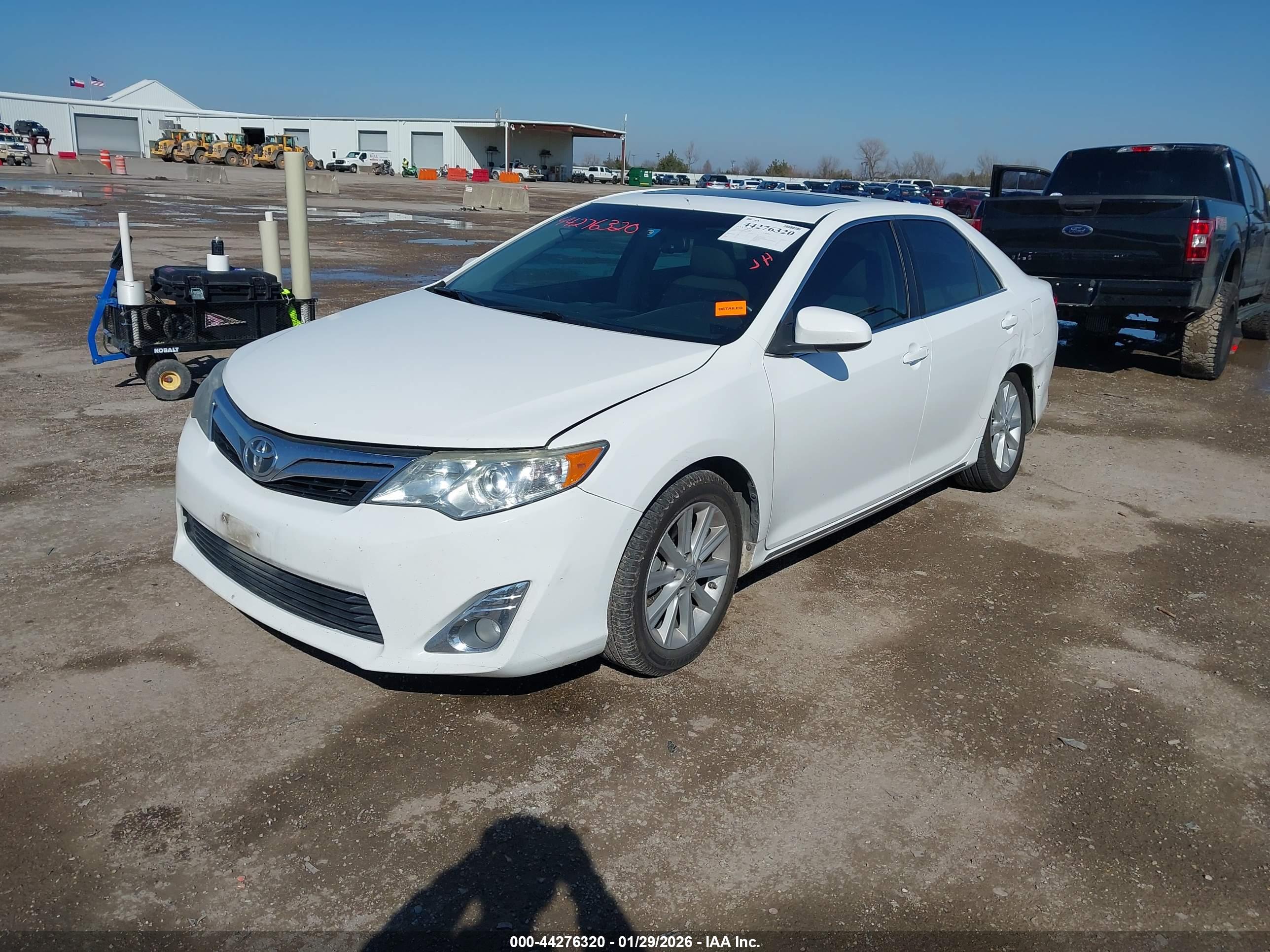 TOYOTA CAMRY image 2