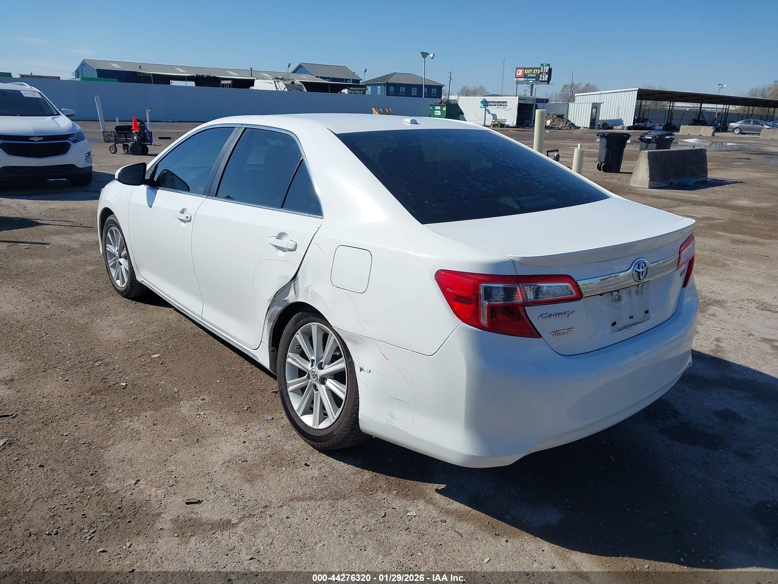 TOYOTA CAMRY image 6