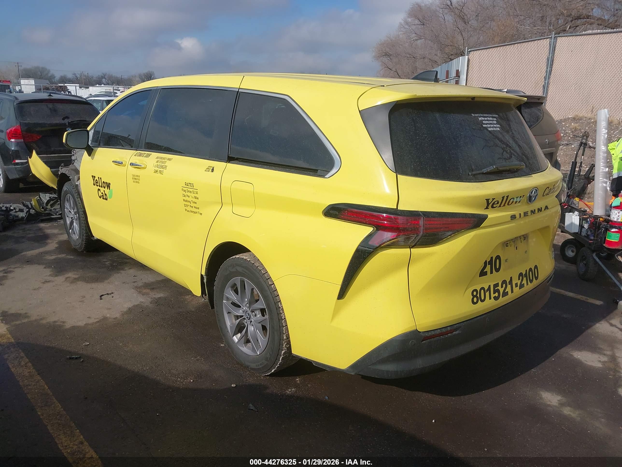 TOYOTA SIENNA image 3