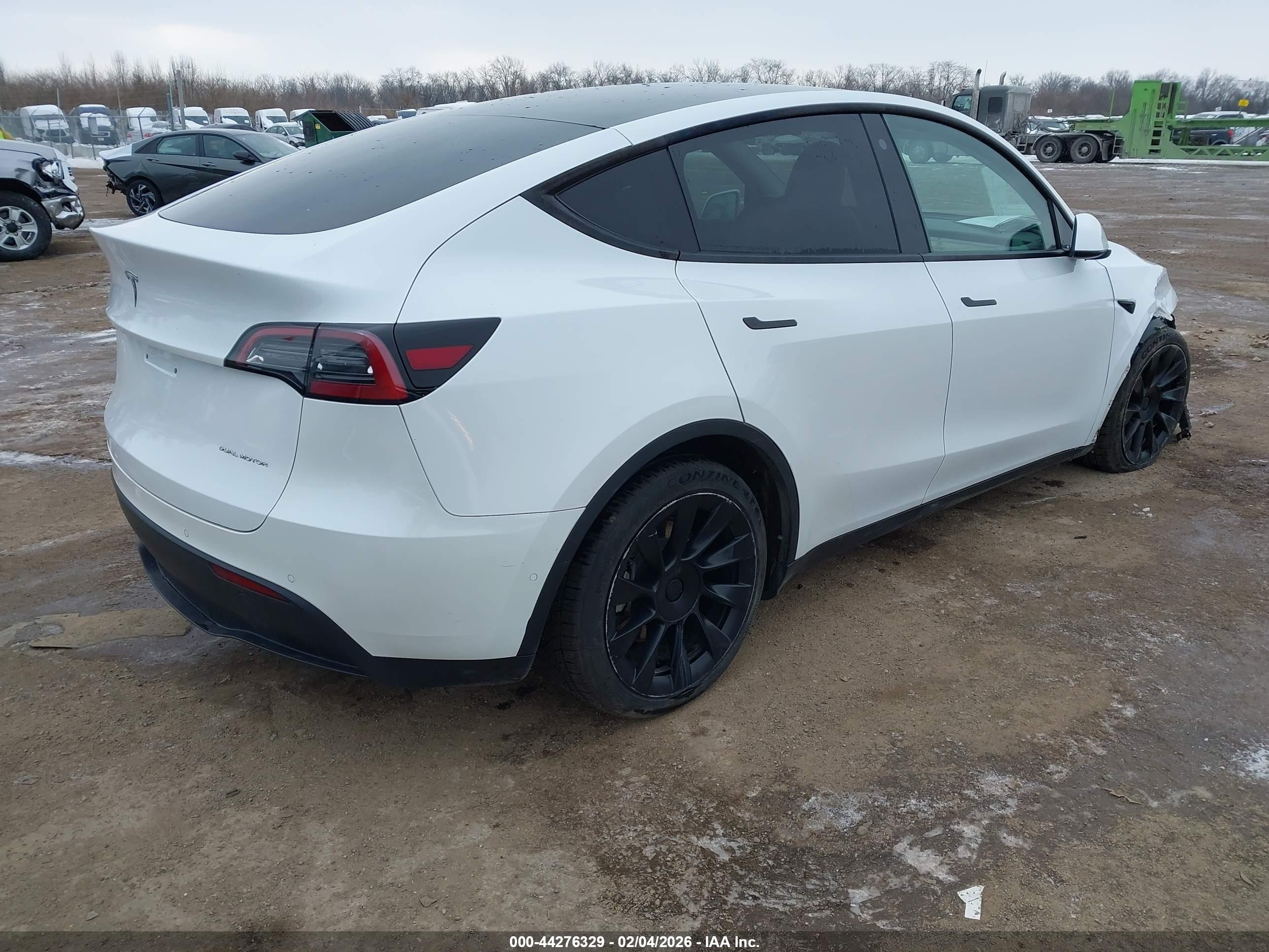 TESLA MODEL image 4