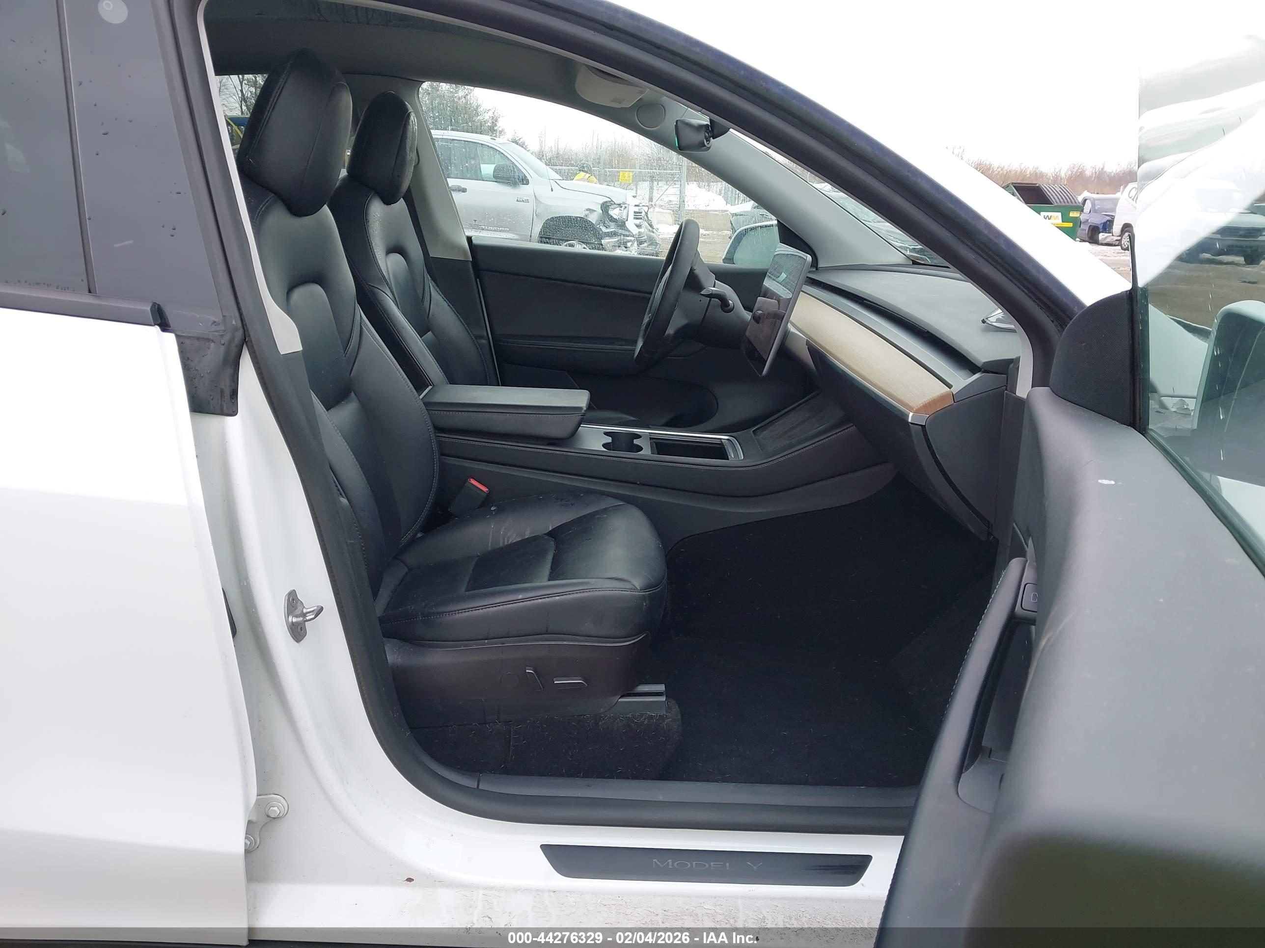 TESLA MODEL image 5