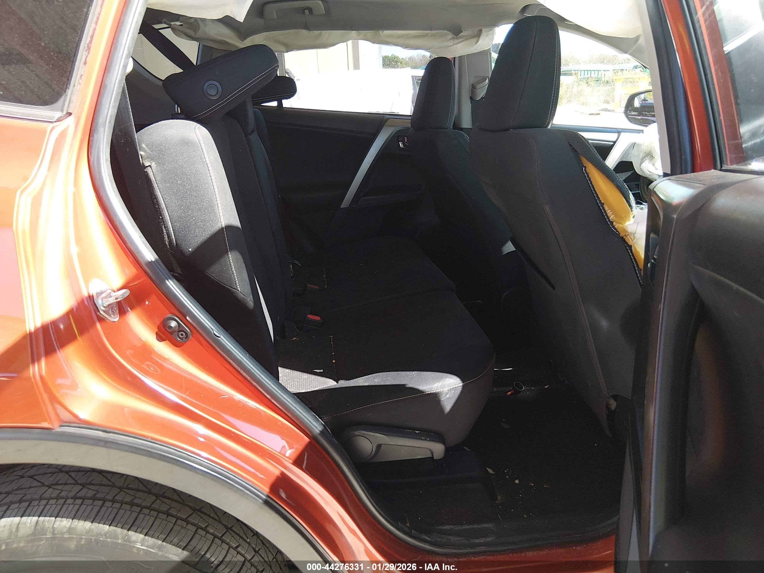 TOYOTA RAV4 image 8