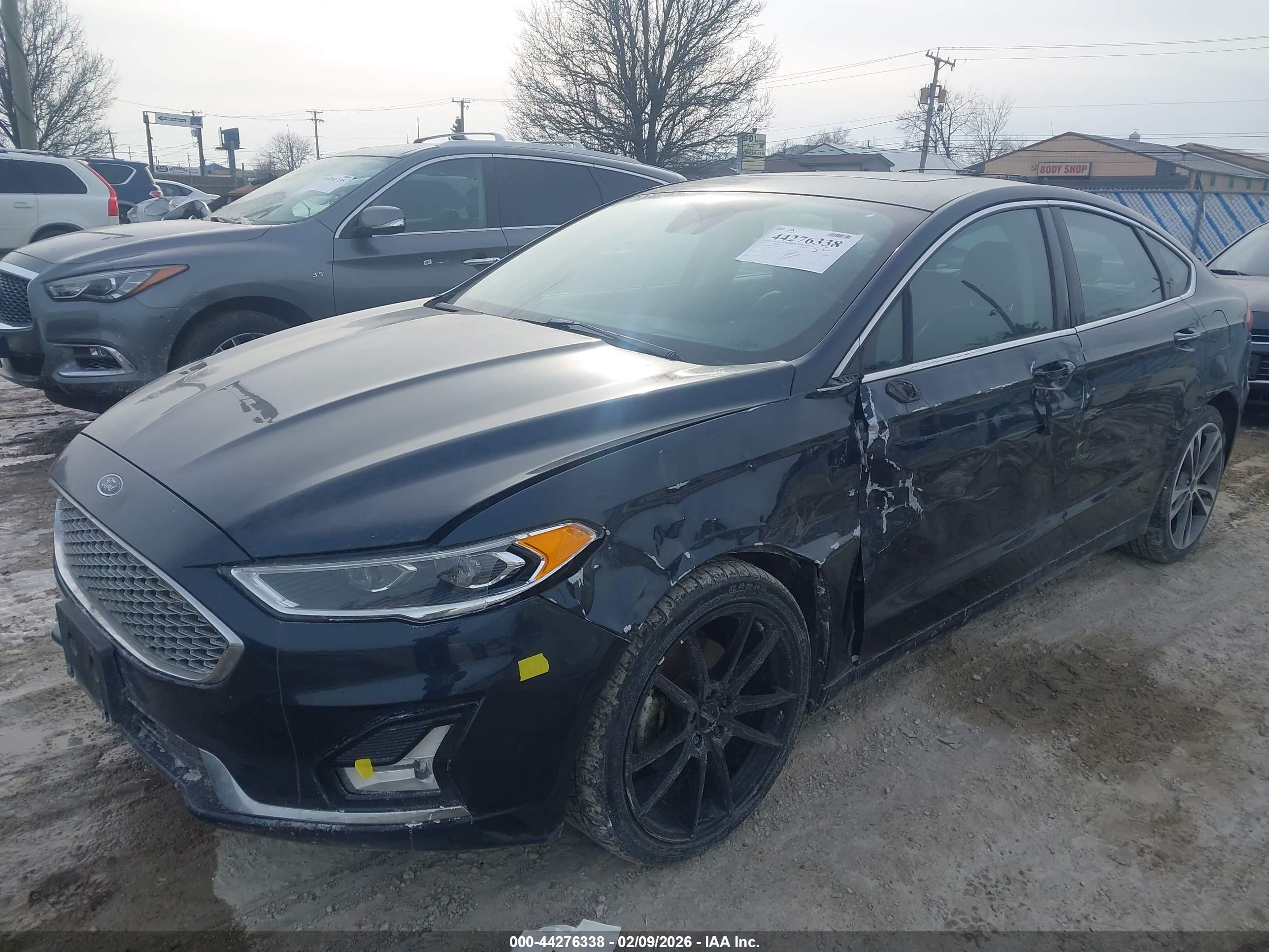 FORD FUSION image 2