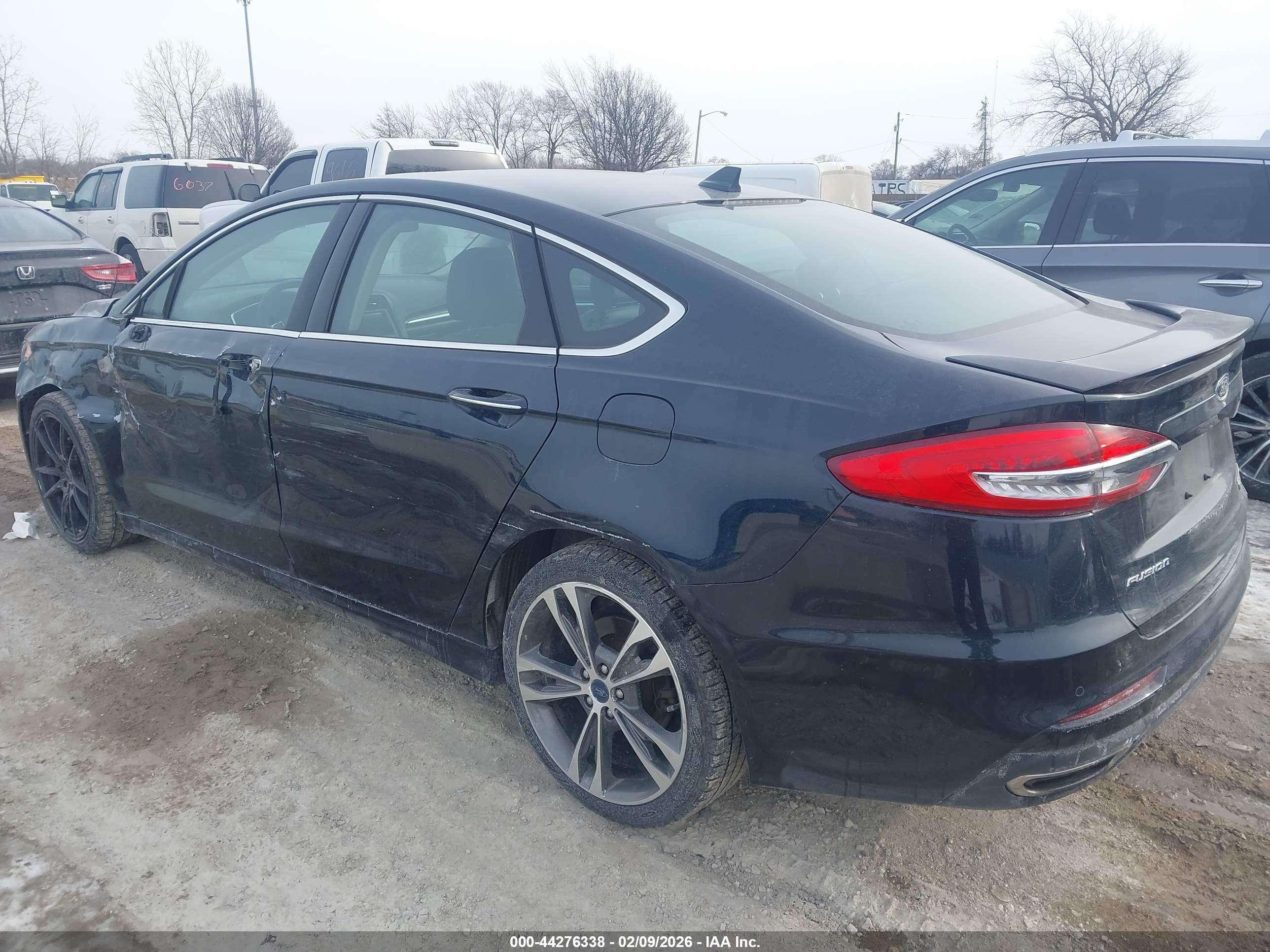 FORD FUSION image 3