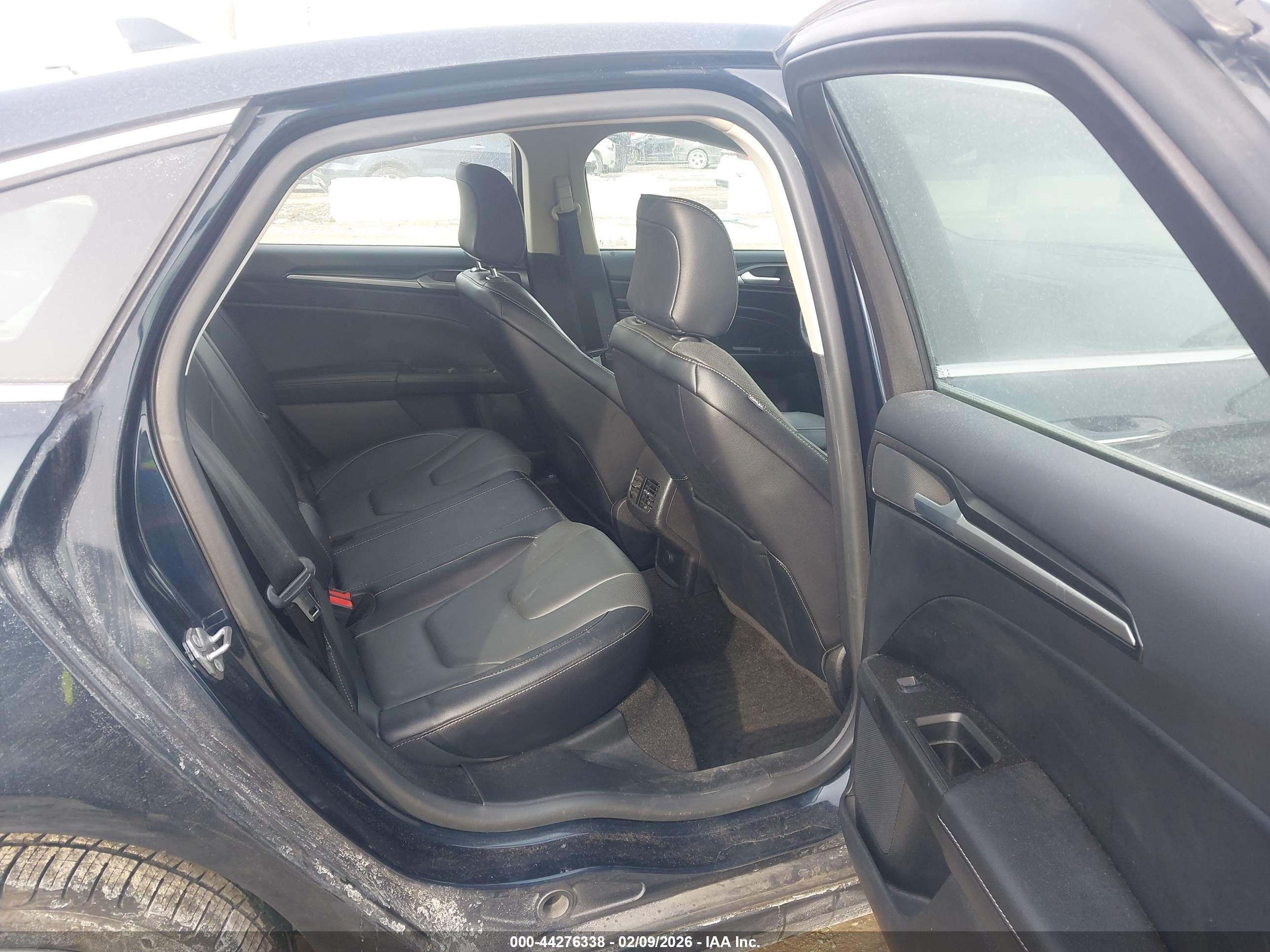 FORD FUSION image 8